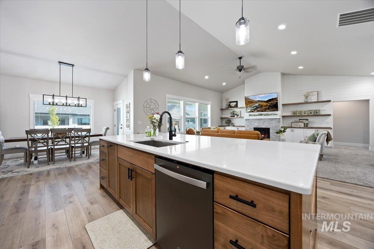 942 Paintbrush, Kimberly, Idaho 83341, 6 Bedrooms, 3.5 Bathrooms, Residential For Sale, Price $772,000, 98946401