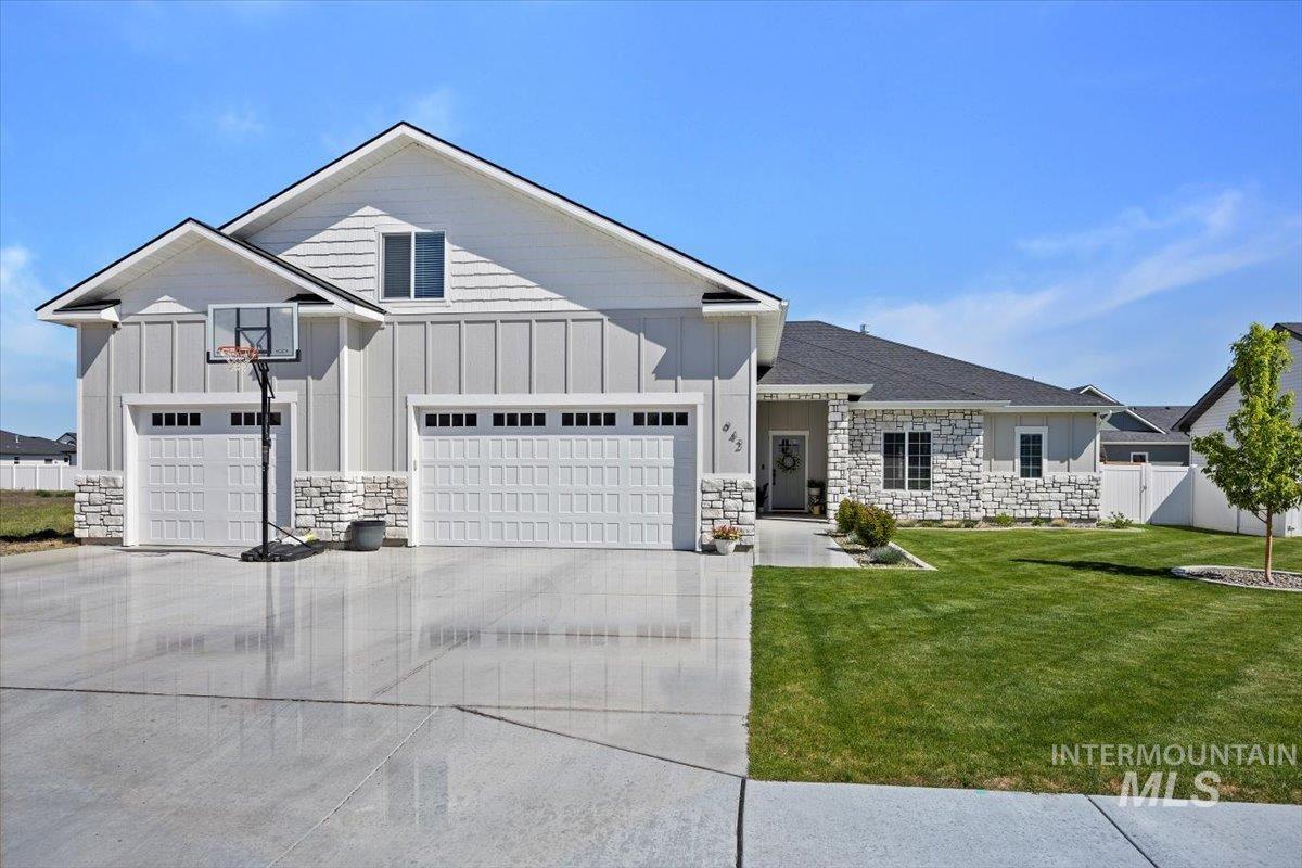 942 Paintbrush, Kimberly, Idaho 83341, 6 Bedrooms, 3.5 Bathrooms, Residential For Sale, Price $772,000, 98946401