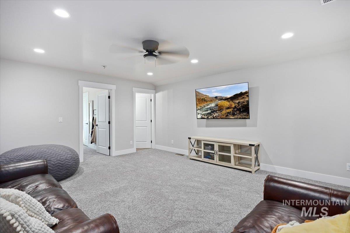 942 Paintbrush, Kimberly, Idaho 83341, 6 Bedrooms, 3.5 Bathrooms, Residential For Sale, Price $772,000, 98946401