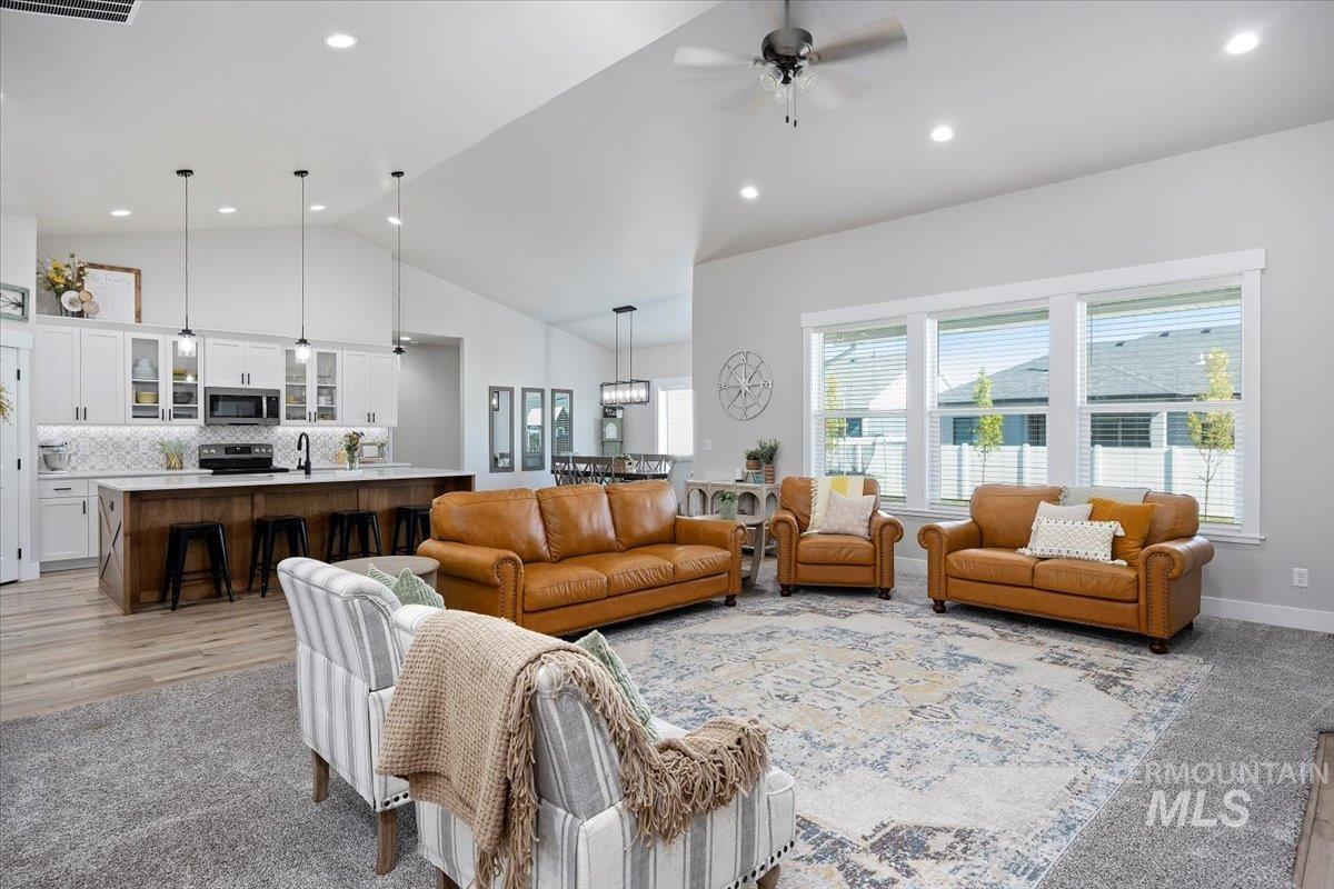 942 Paintbrush, Kimberly, Idaho 83341, 6 Bedrooms, 3.5 Bathrooms, Residential For Sale, Price $772,000, 98946401