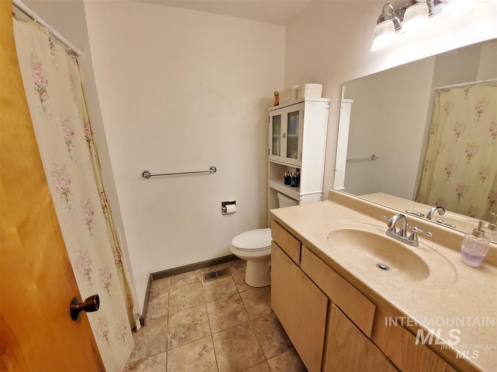 1265 Ash St, Clarkston, Washington 99403, 4 Bedrooms, 3 Bathrooms, Residential For Sale, Price $365,000, 98946468