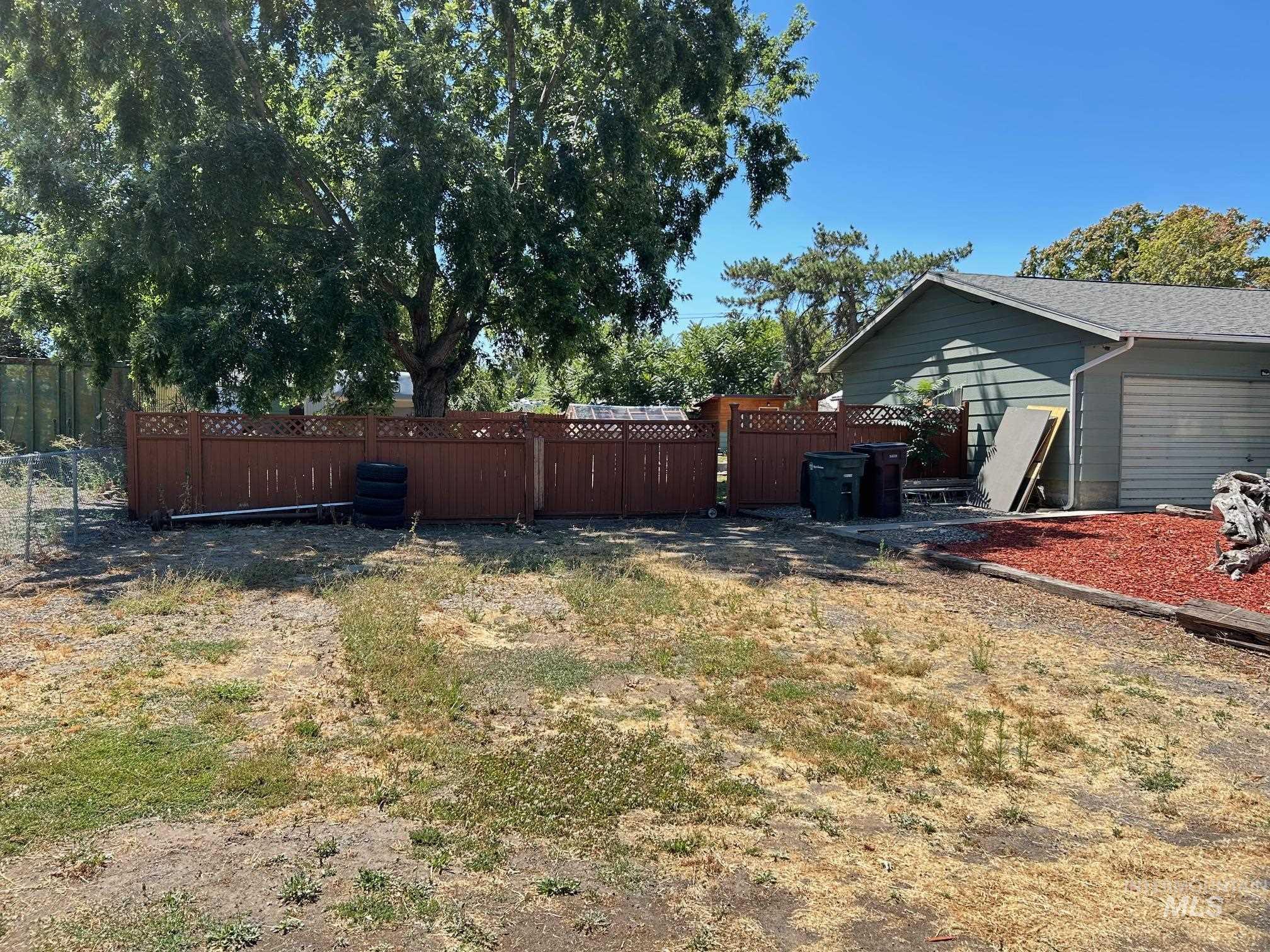 extra parking and access to backyard