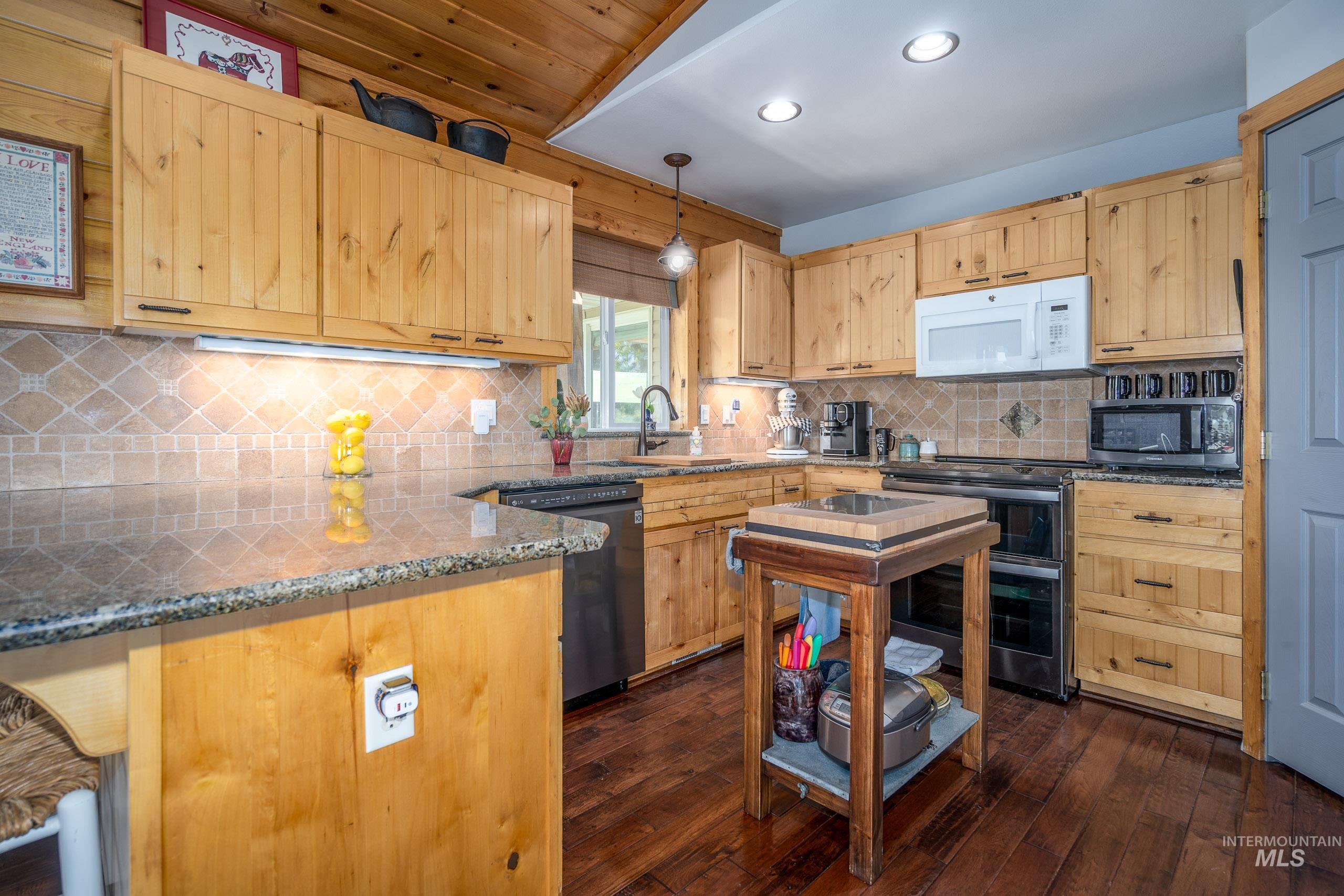 1821 Canyon Rd, Council, Idaho 83612, 3 Bedrooms, 2 Bathrooms, Residential For Sale, Price $799,000, 98946478