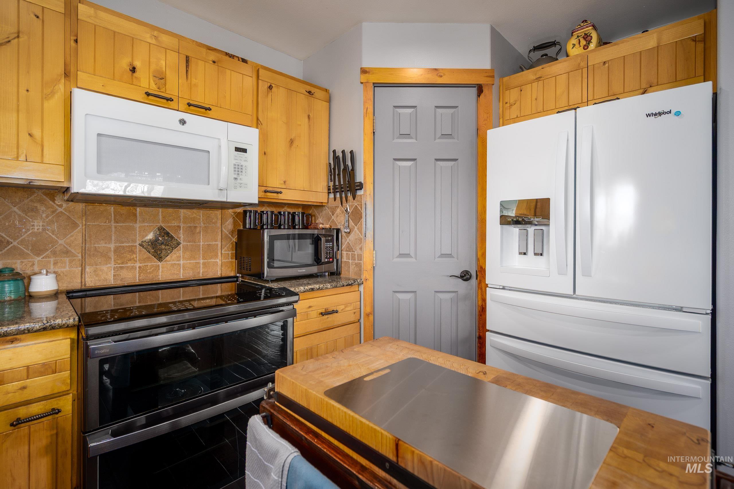 1821 Canyon Rd, Council, Idaho 83612, 3 Bedrooms, 2 Bathrooms, Residential For Sale, Price $799,000, 98946478