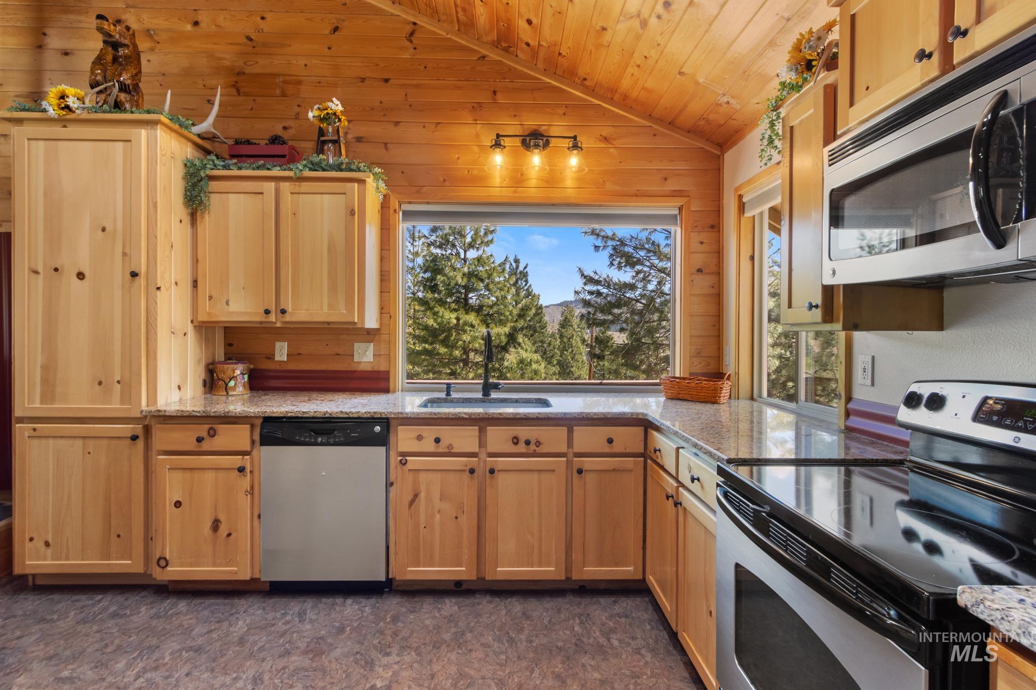 34 Wilderness Way, Boise, Idaho 83716, 3 Bedrooms, 3 Bathrooms, Residential For Sale, Price $635,000, 98946496