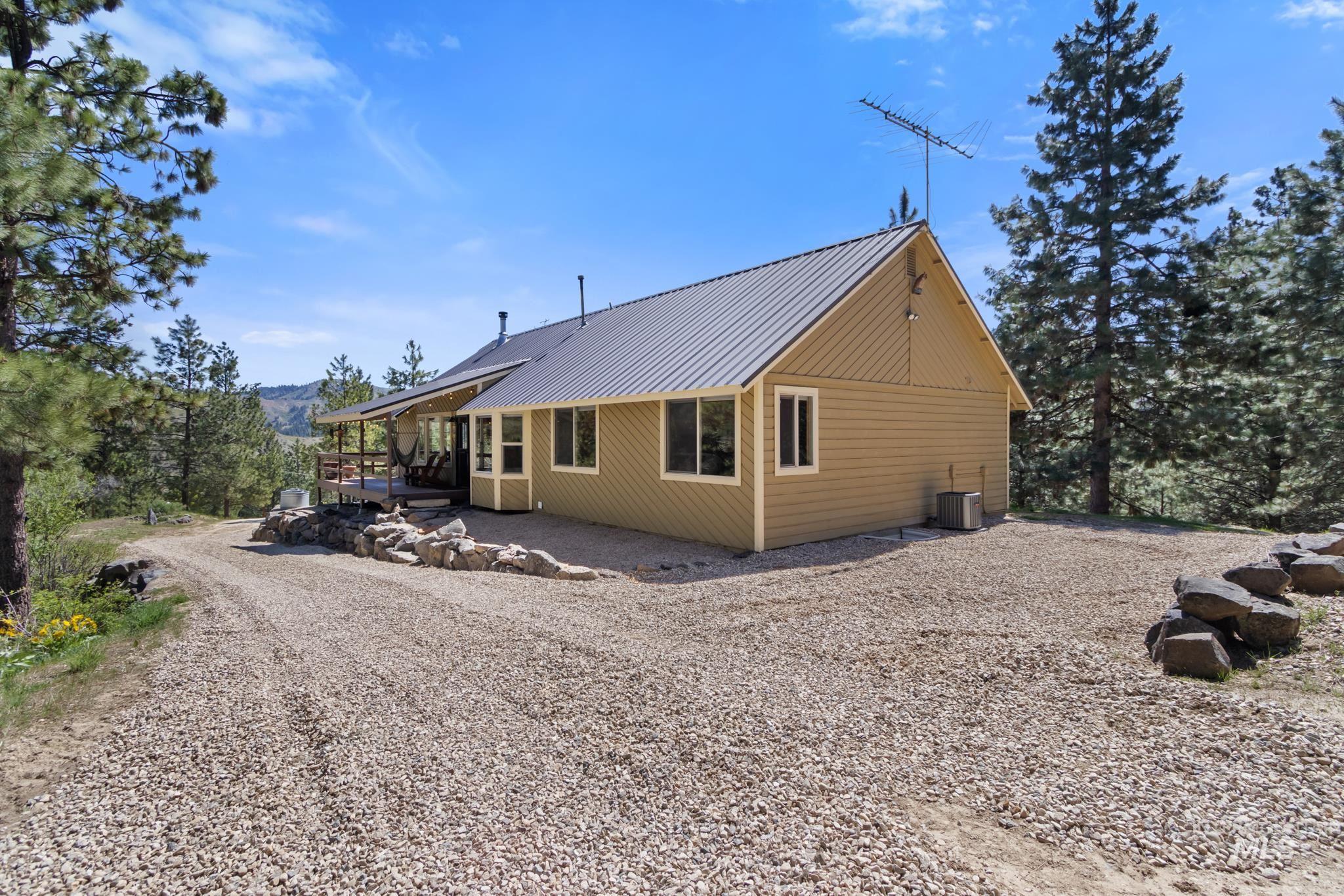 34 Wilderness Way, Boise, Idaho 83716, 3 Bedrooms, 3 Bathrooms, Residential For Sale, Price $635,000, 98946496
