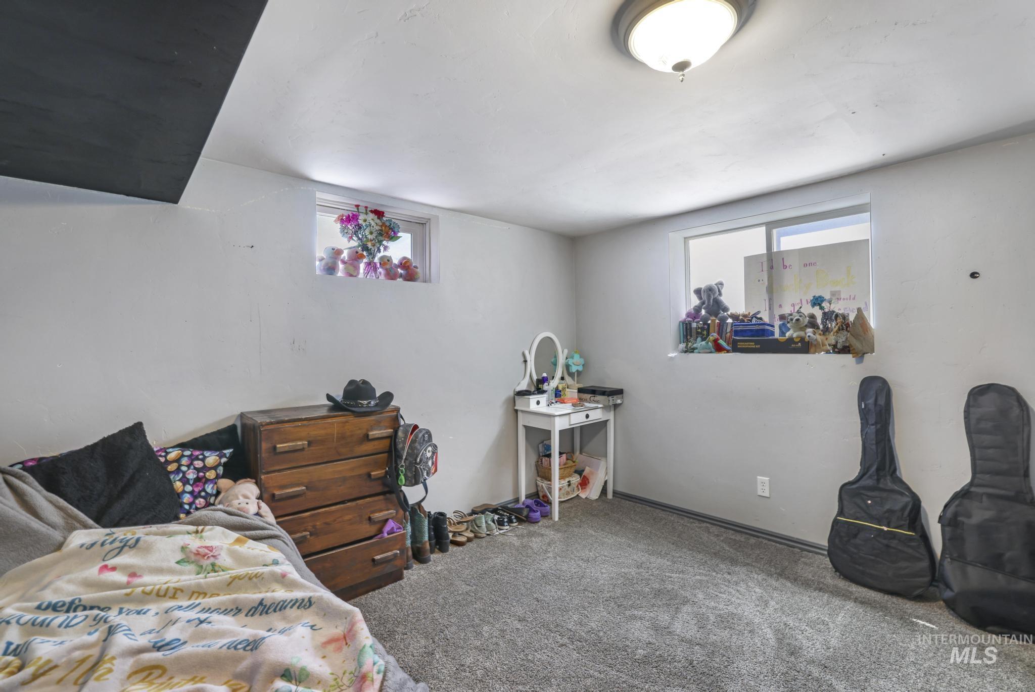 321 Dennis Drive, Burley, Idaho 83318-0000, 5 Bedrooms, 2 Bathrooms, Residential For Sale, Price $365,000, 98946516