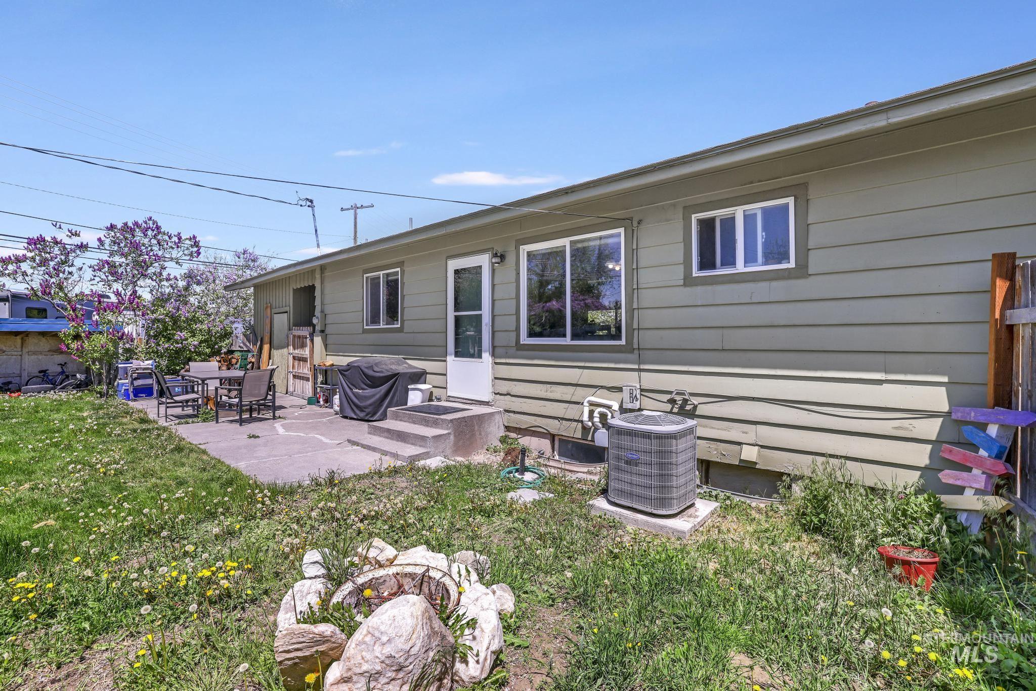 321 Dennis Drive, Burley, Idaho 83318-0000, 5 Bedrooms, 2 Bathrooms, Residential For Sale, Price $365,000, 98946516