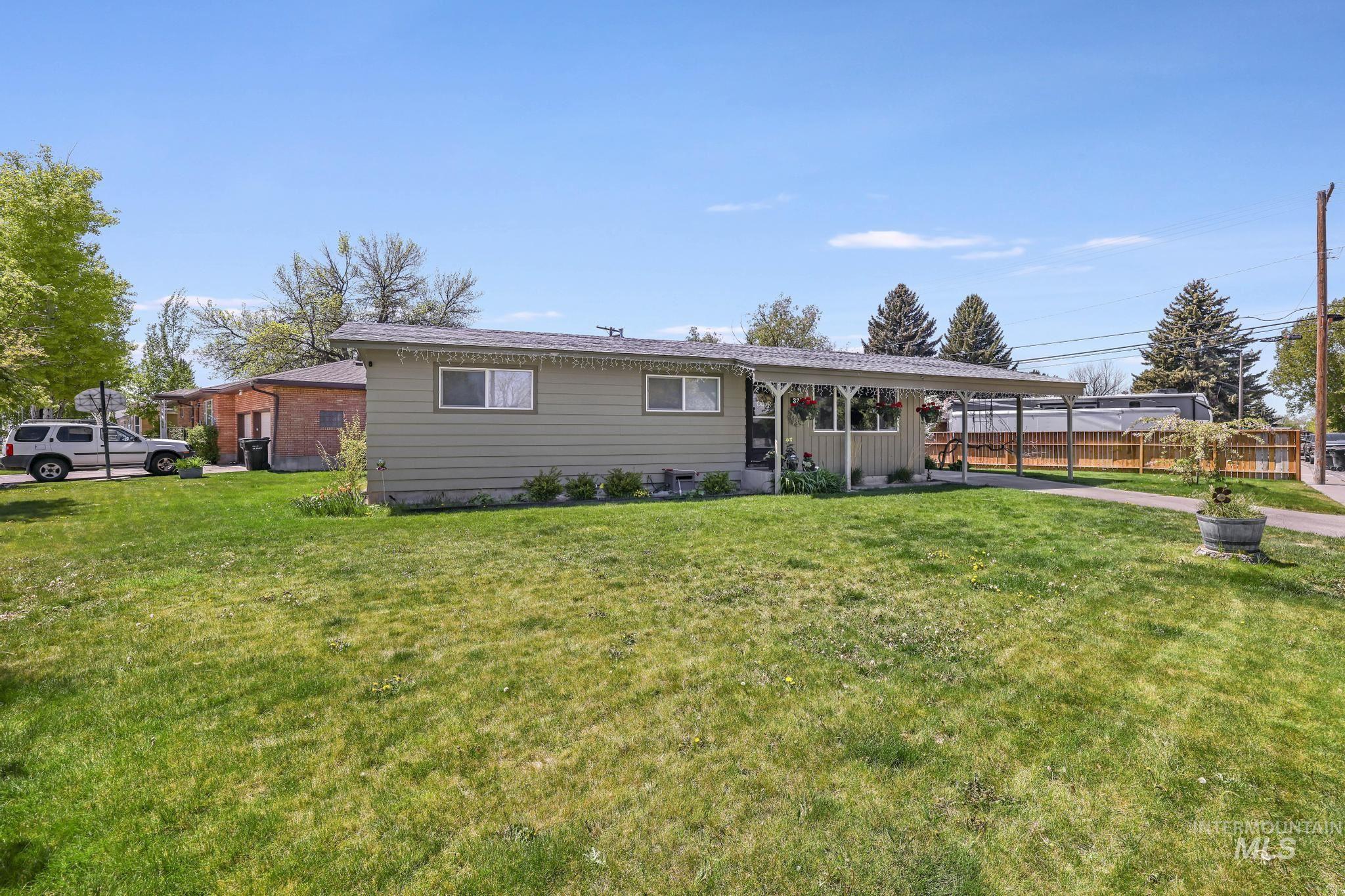 321 Dennis Drive, Burley, Idaho 83318-0000, 5 Bedrooms, 2 Bathrooms, Residential For Sale, Price $365,000, 98946516