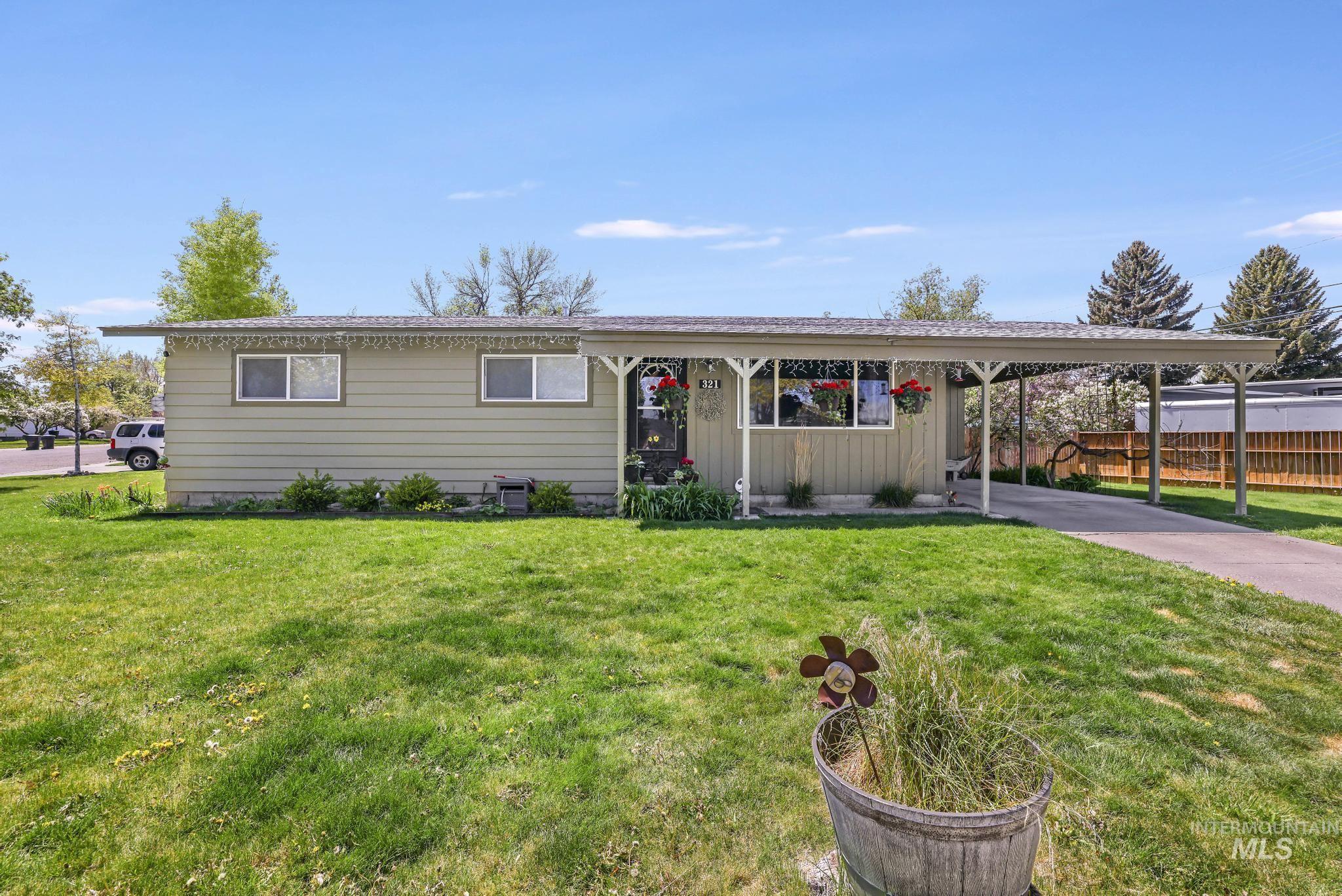 321 Dennis Drive, Burley, Idaho 83318-0000, 5 Bedrooms, 2 Bathrooms, Residential For Sale, Price $365,000, 98946516