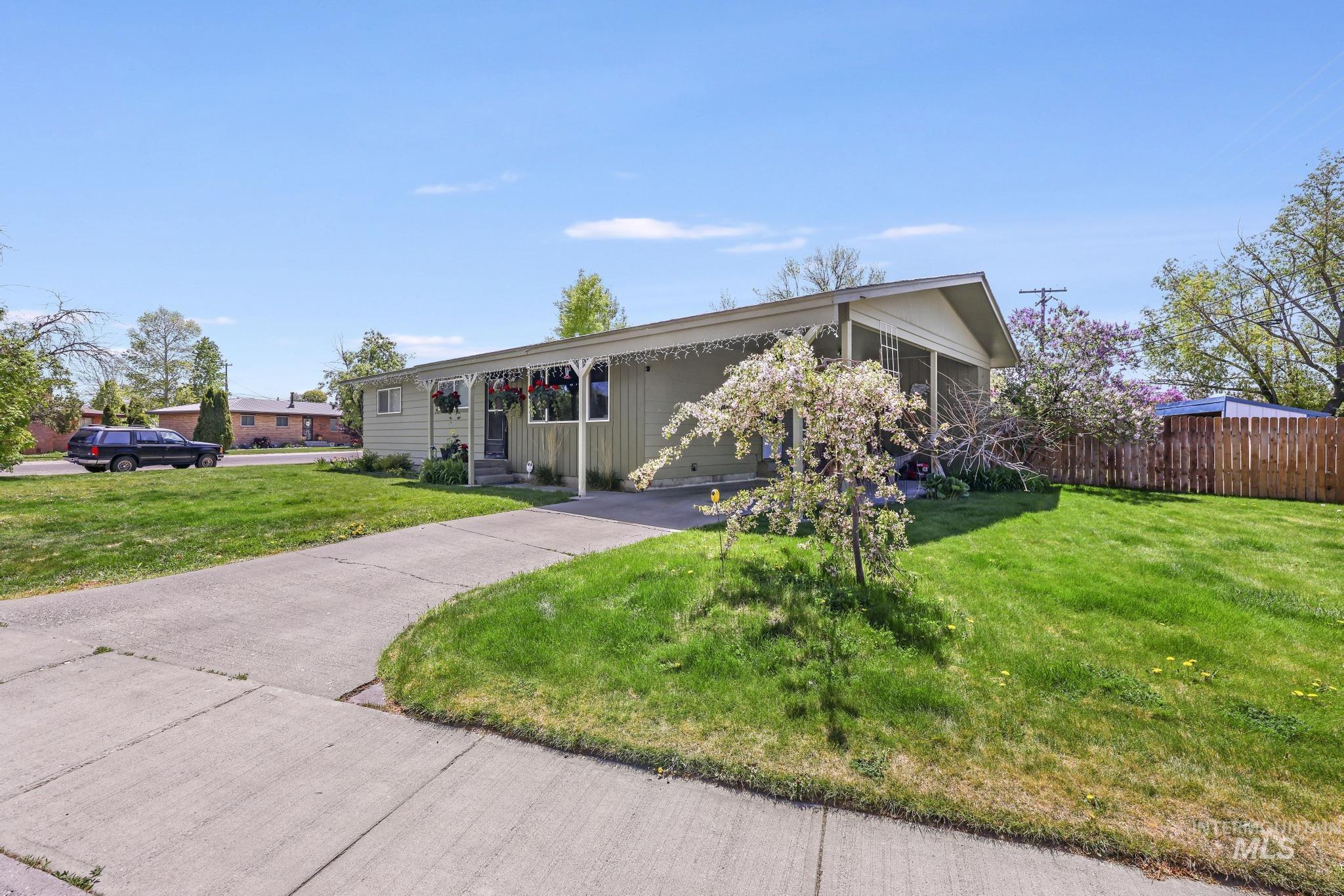 321 Dennis Drive, Burley, Idaho 83318-0000, 5 Bedrooms, 2 Bathrooms, Residential For Sale, Price $365,000, 98946516