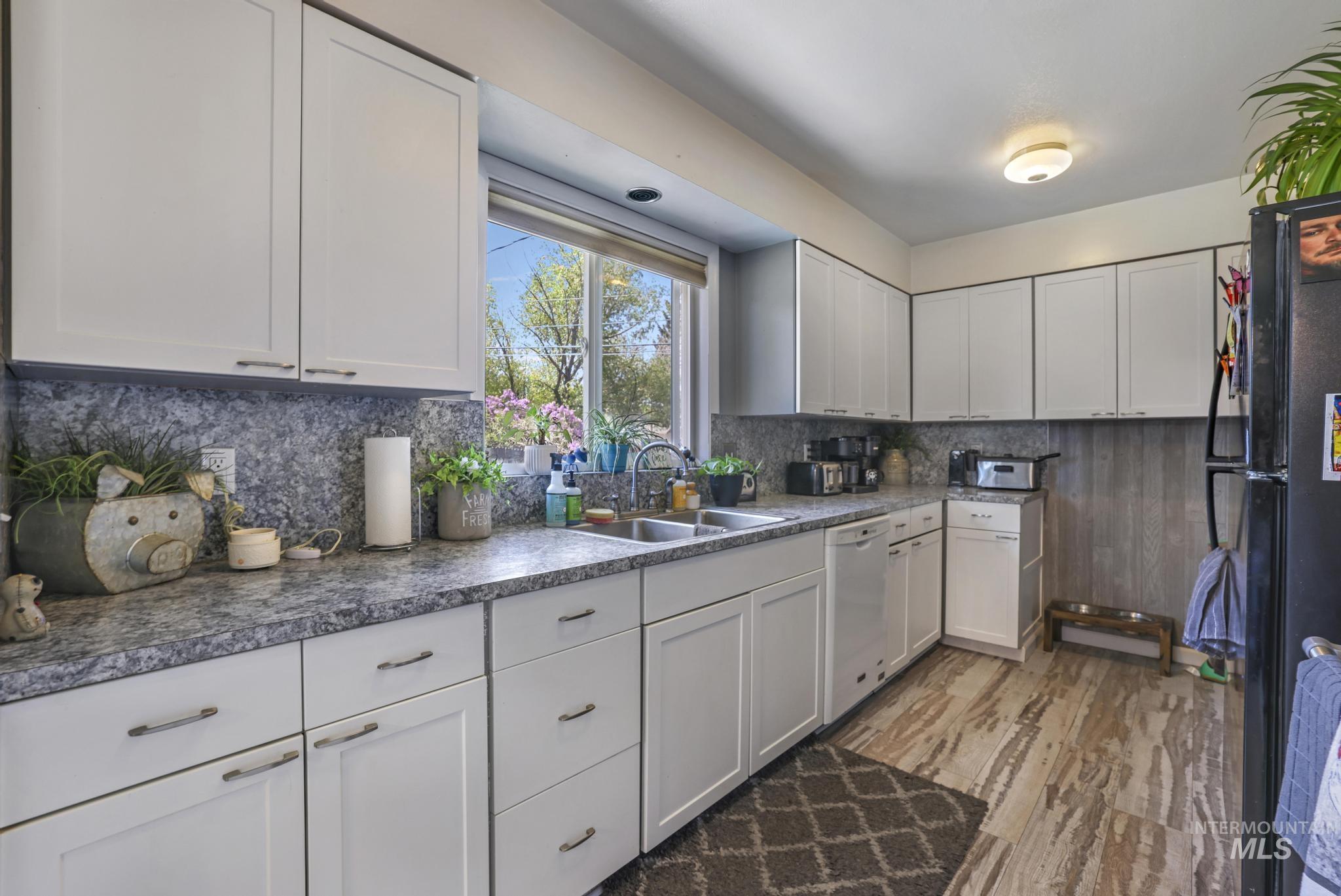 321 Dennis Drive, Burley, Idaho 83318-0000, 5 Bedrooms, 2 Bathrooms, Residential For Sale, Price $365,000, 98946516