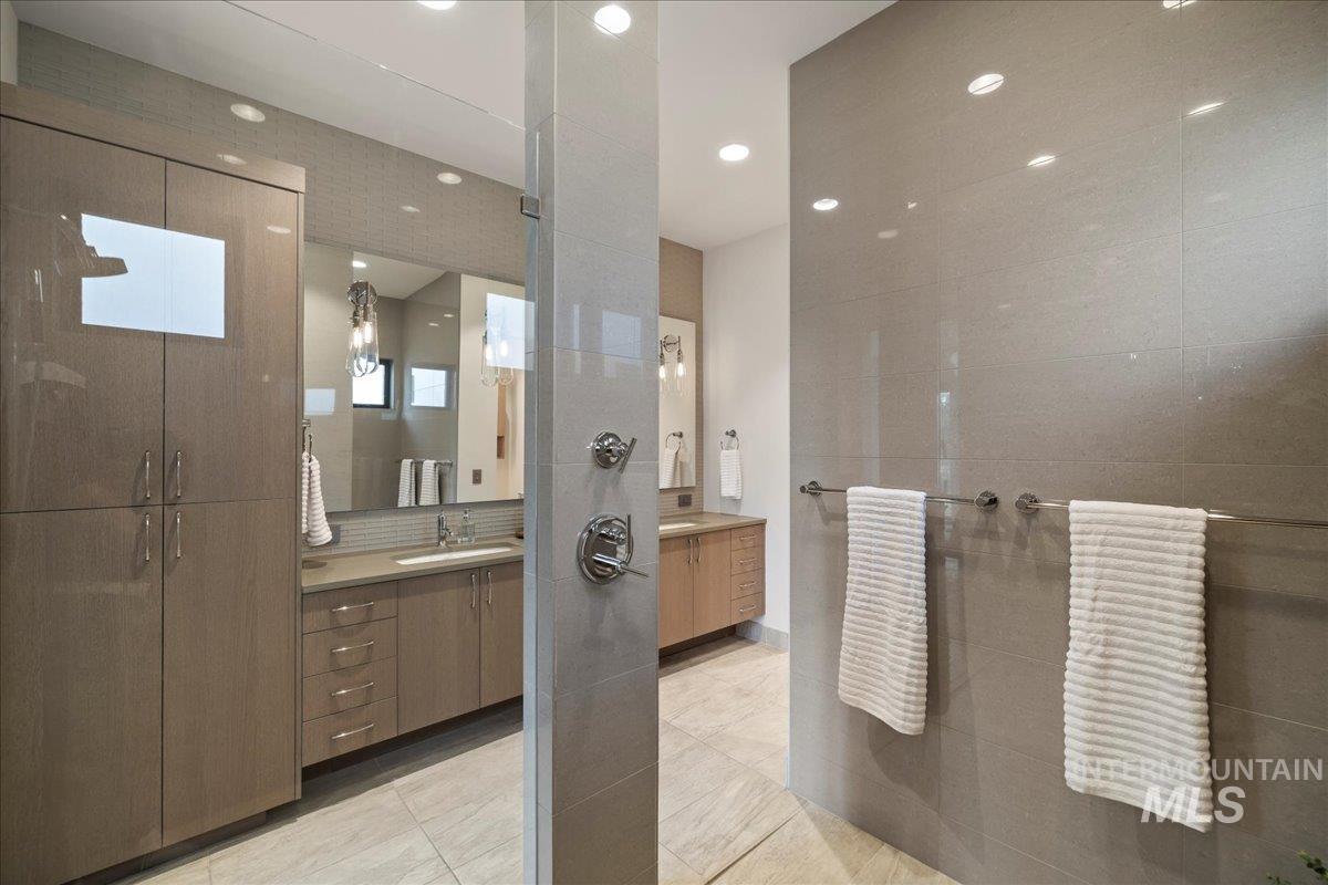 1745 E Lone Shore Lane, Eagle, Idaho 83616, 3 Bedrooms, 3.5 Bathrooms, Residential For Sale, Price $1,999,900, 98946573