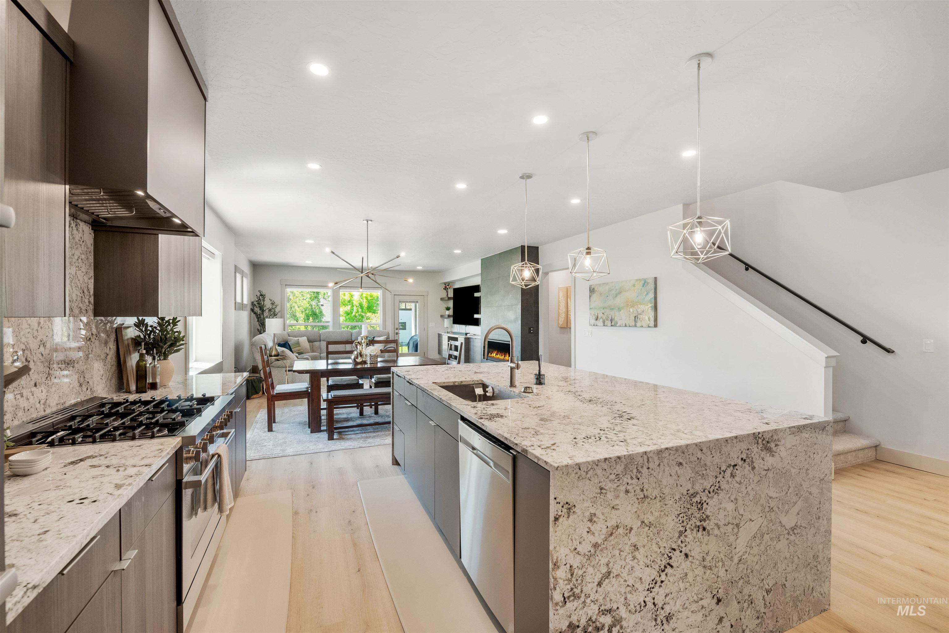 3371 E Warm Springs Ave, Boise, Idaho 83716, 3 Bedrooms, 3 Bathrooms, Residential For Sale, Price $924,900, 98946585