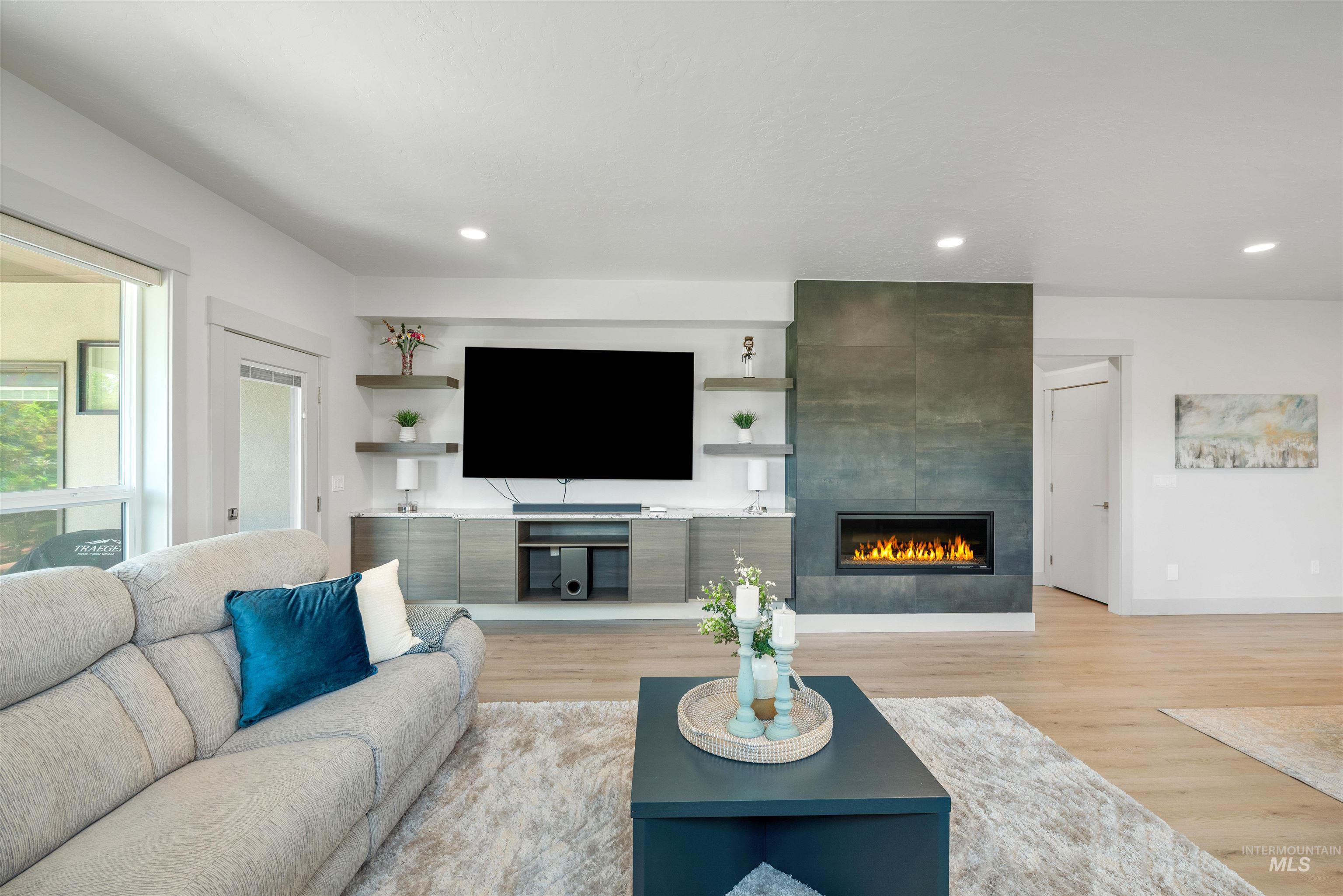 3371 E Warm Springs Ave, Boise, Idaho 83716, 3 Bedrooms, 3 Bathrooms, Residential For Sale, Price $924,900, 98946585