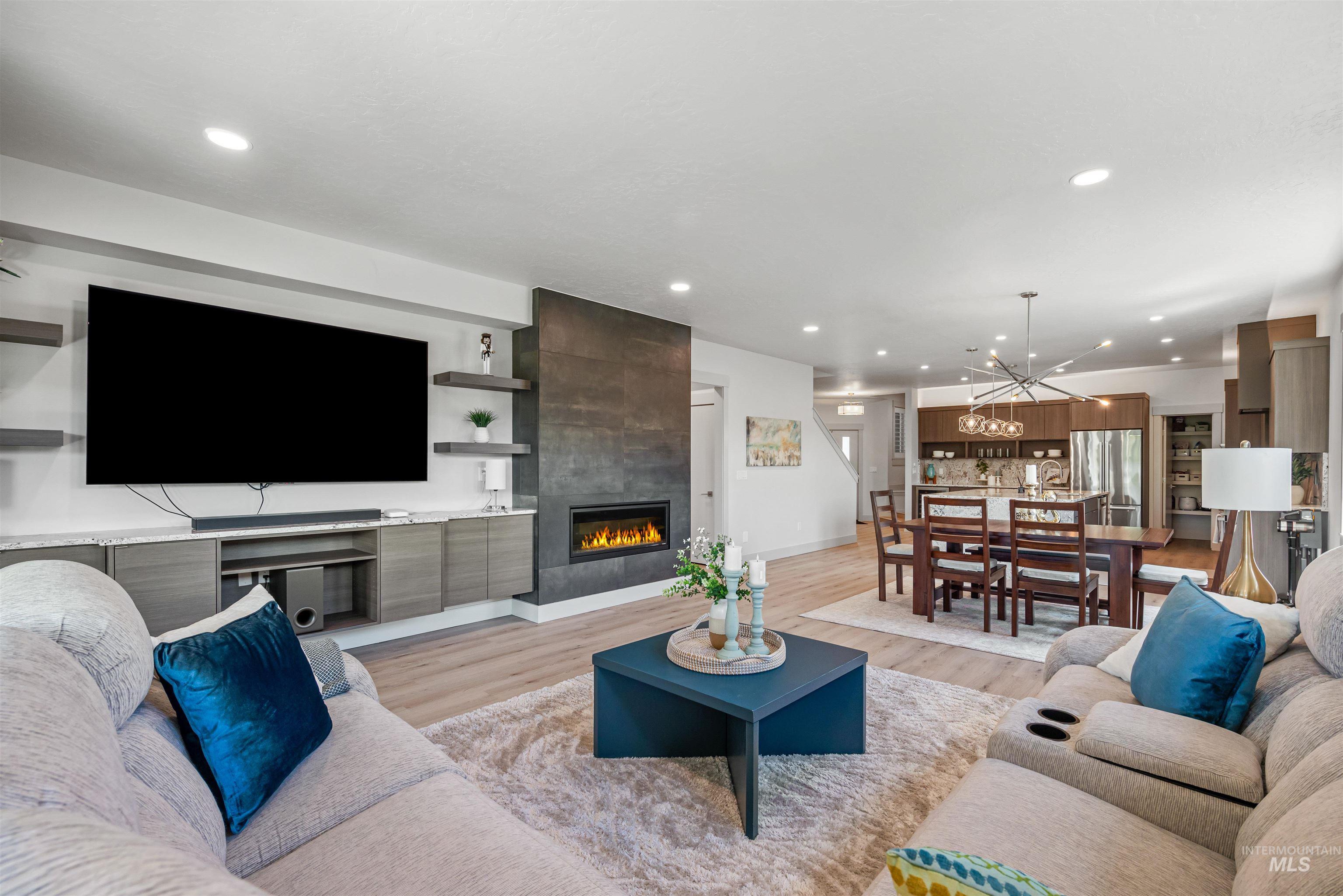3371 E Warm Springs Ave, Boise, Idaho 83716, 3 Bedrooms, 3 Bathrooms, Residential For Sale, Price $924,900, 98946585