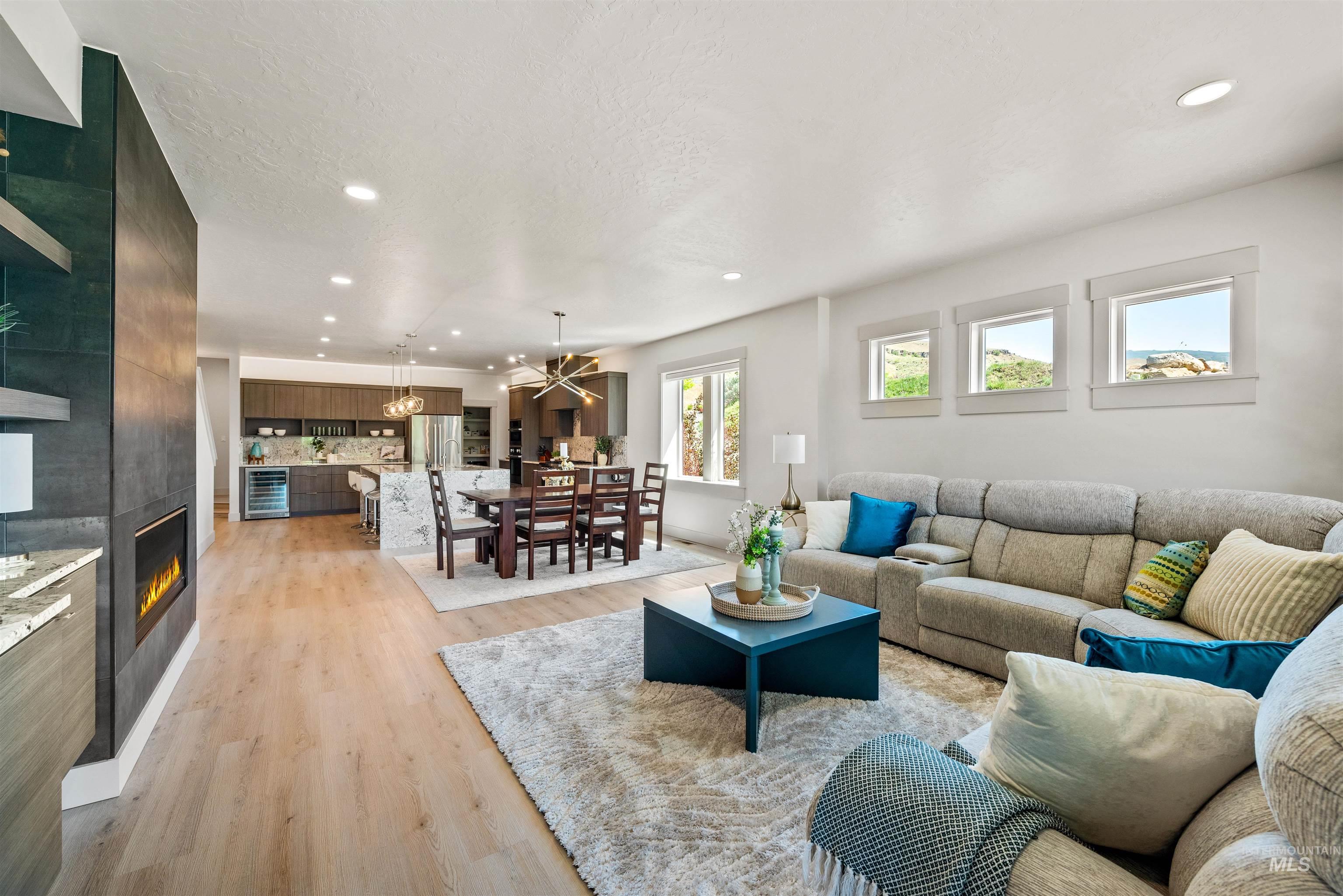 3371 E Warm Springs Ave, Boise, Idaho 83716, 3 Bedrooms, 3 Bathrooms, Residential For Sale, Price $924,900, 98946585