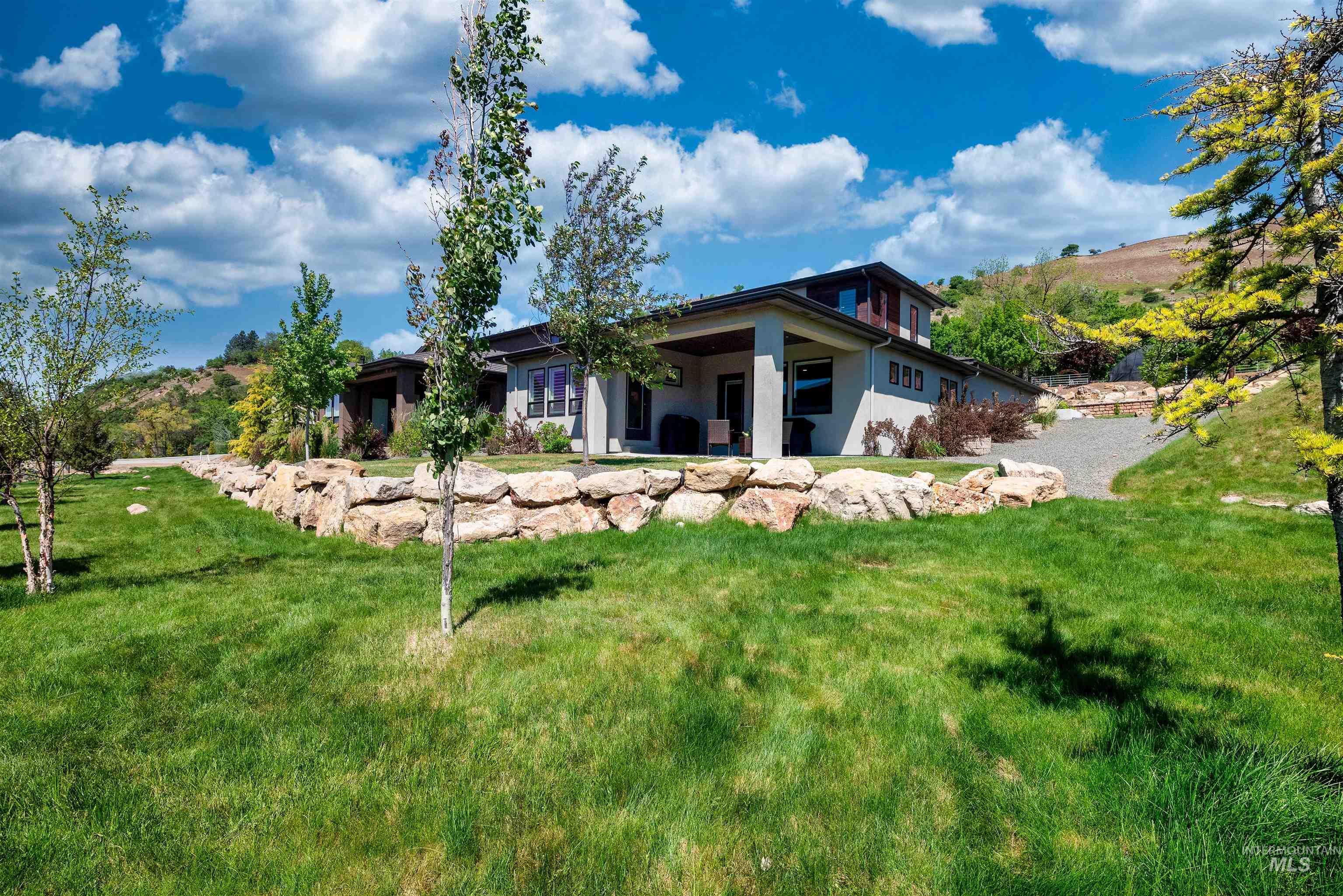 3371 E Warm Springs Ave, Boise, Idaho 83716, 3 Bedrooms, 3 Bathrooms, Residential For Sale, Price $924,900, 98946585