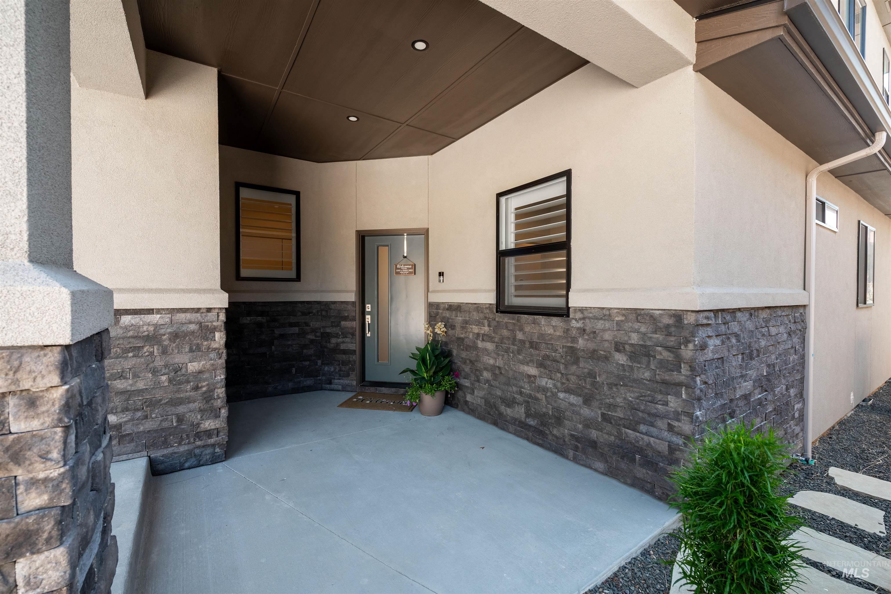 3371 E Warm Springs Ave, Boise, Idaho 83716, 3 Bedrooms, 3 Bathrooms, Residential For Sale, Price $924,900, 98946585