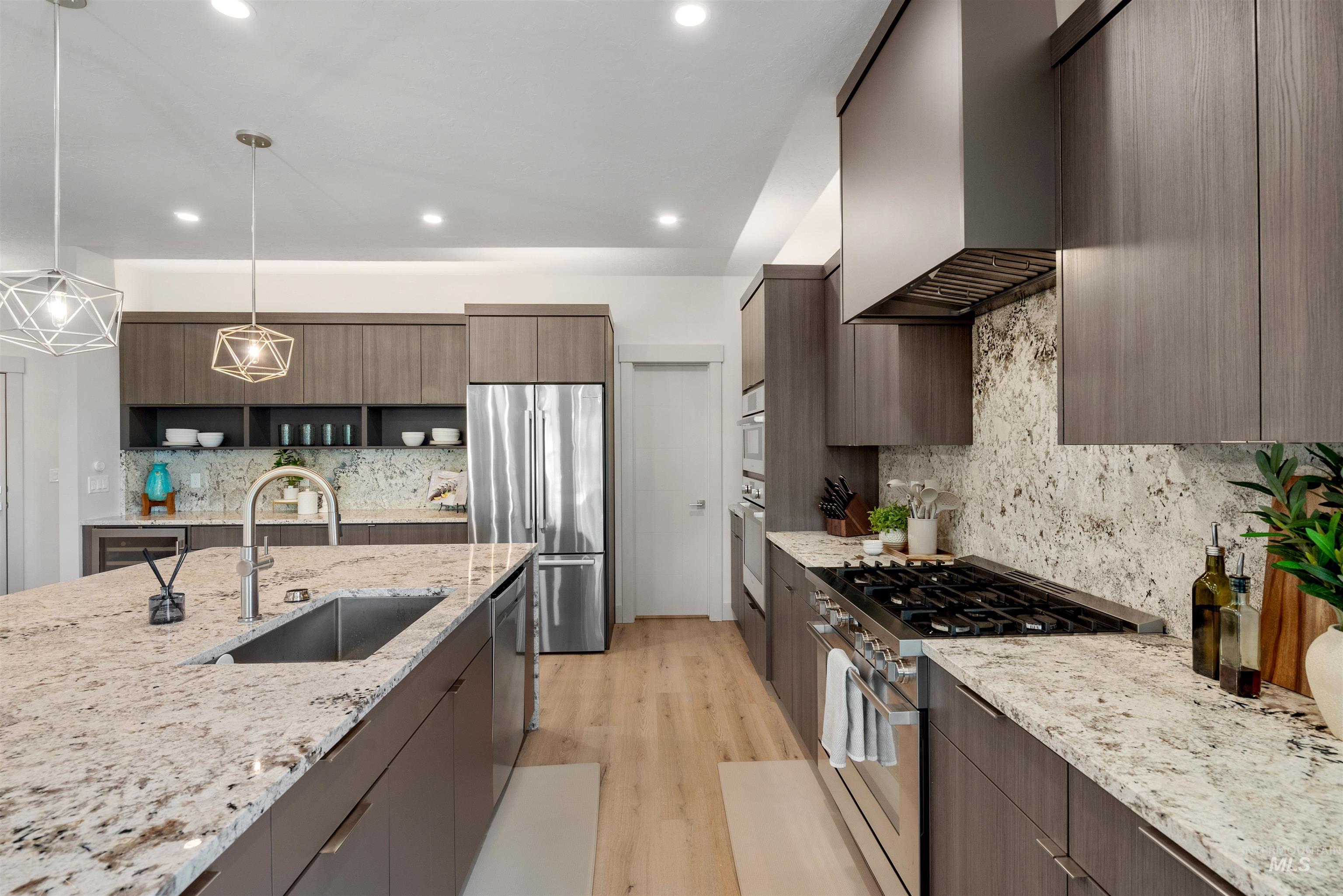 3371 E Warm Springs Ave, Boise, Idaho 83716, 3 Bedrooms, 3 Bathrooms, Residential For Sale, Price $924,900, 98946585