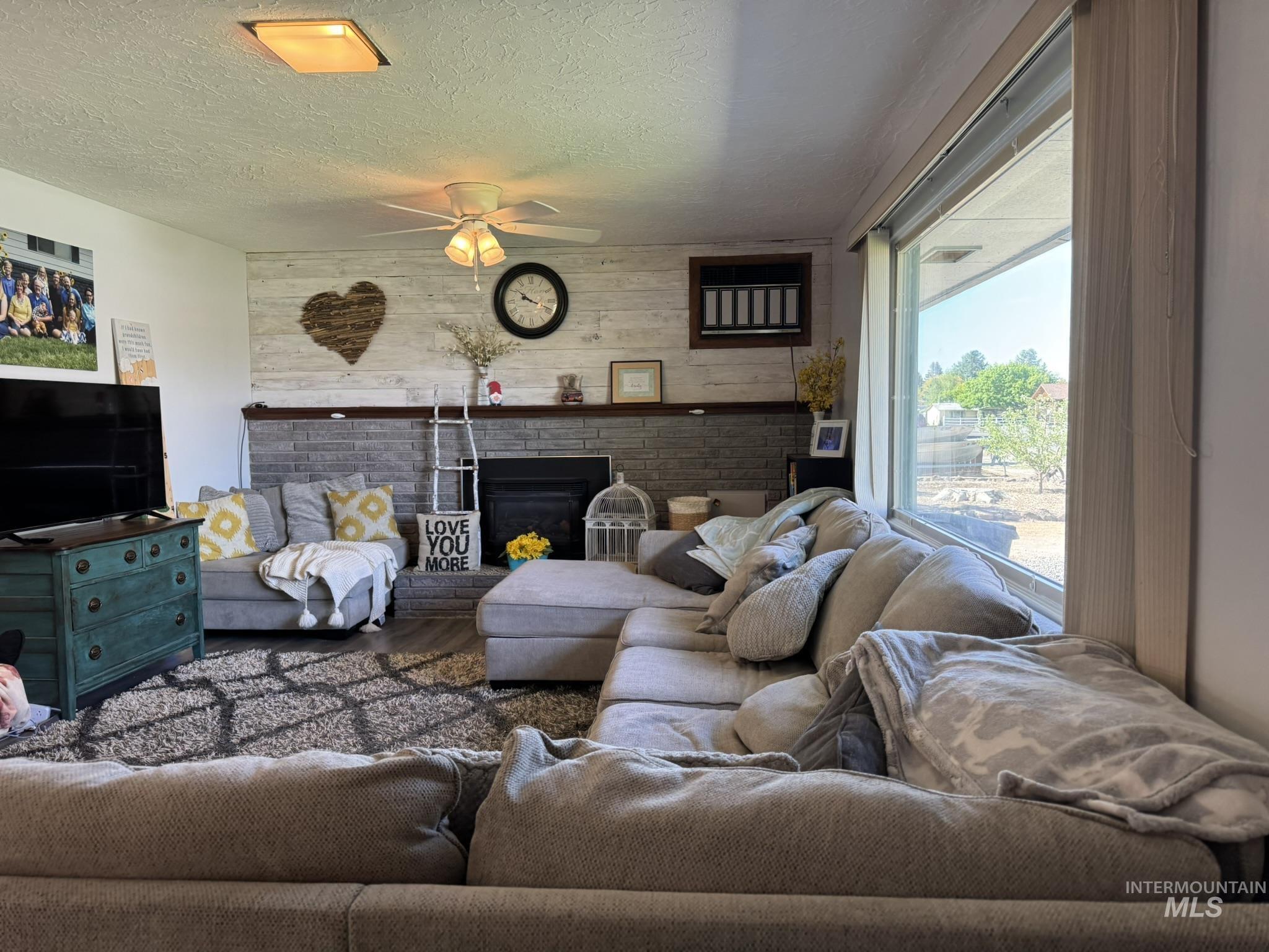 1410 California Street, Gooding, Idaho 83330, 5 Bedrooms, 3 Bathrooms, Residential For Sale, Price $375,000, 98946595