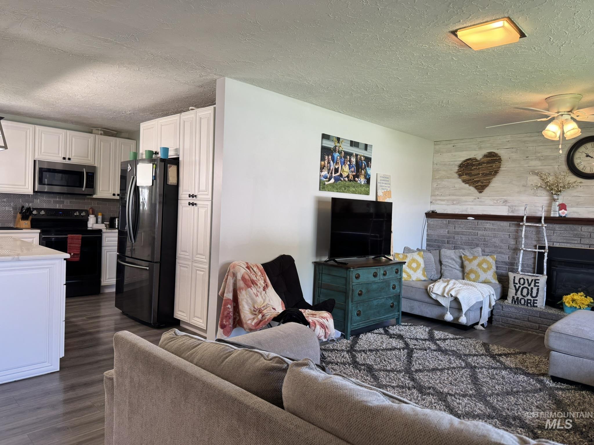 1410 California Street, Gooding, Idaho 83330, 5 Bedrooms, 3 Bathrooms, Residential For Sale, Price $375,000, 98946595