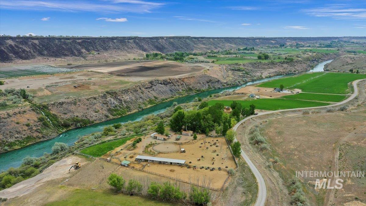 6252 King Hill Canal Road, Bliss, Idaho 83314, 2 Bedrooms, 1 Bathroom, Residential For Sale, Price $1,347,000, 98946596