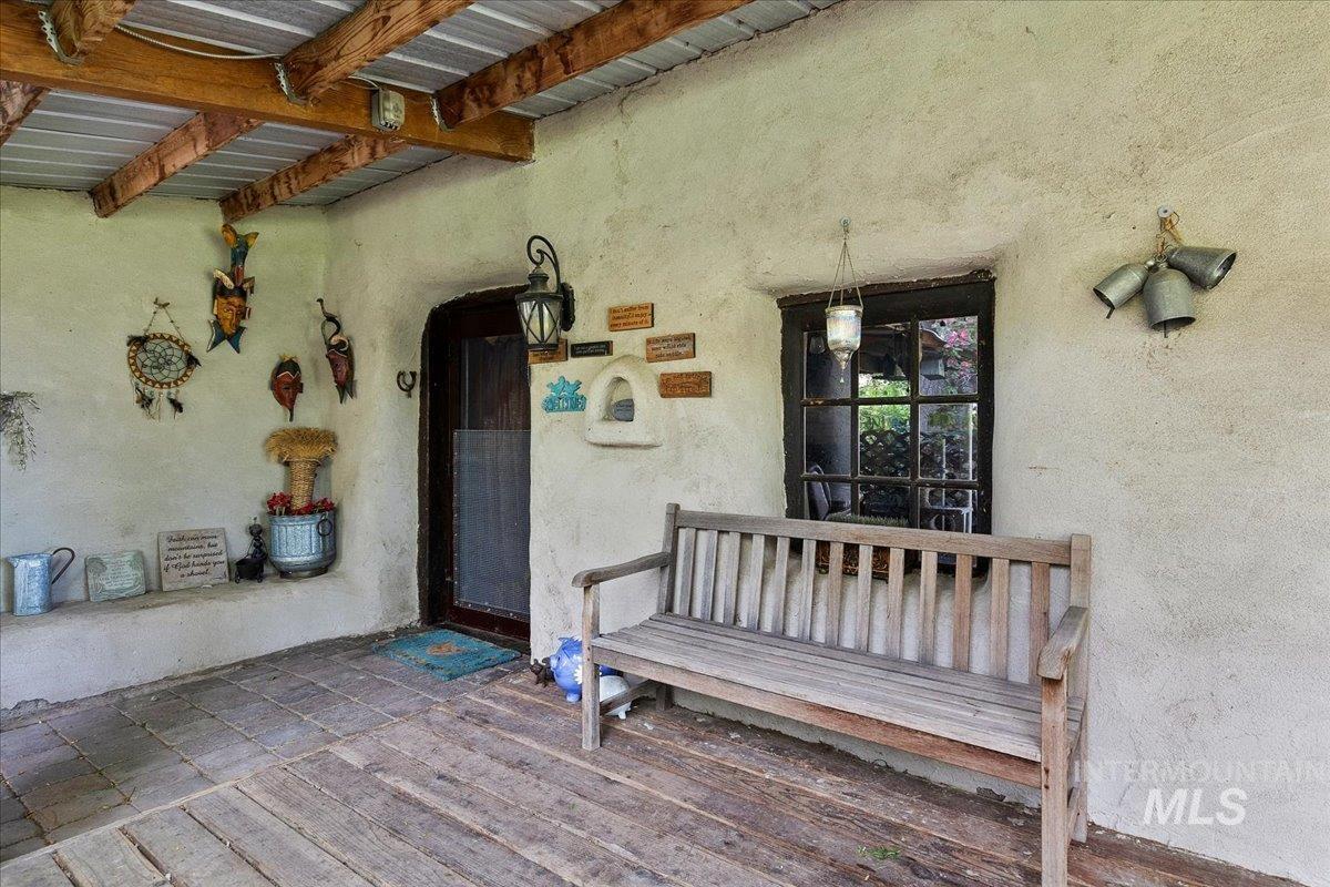 6252 King Hill Canal Road, Bliss, Idaho 83314, 2 Bedrooms, 1 Bathroom, Residential For Sale, Price $1,347,000, 98946596