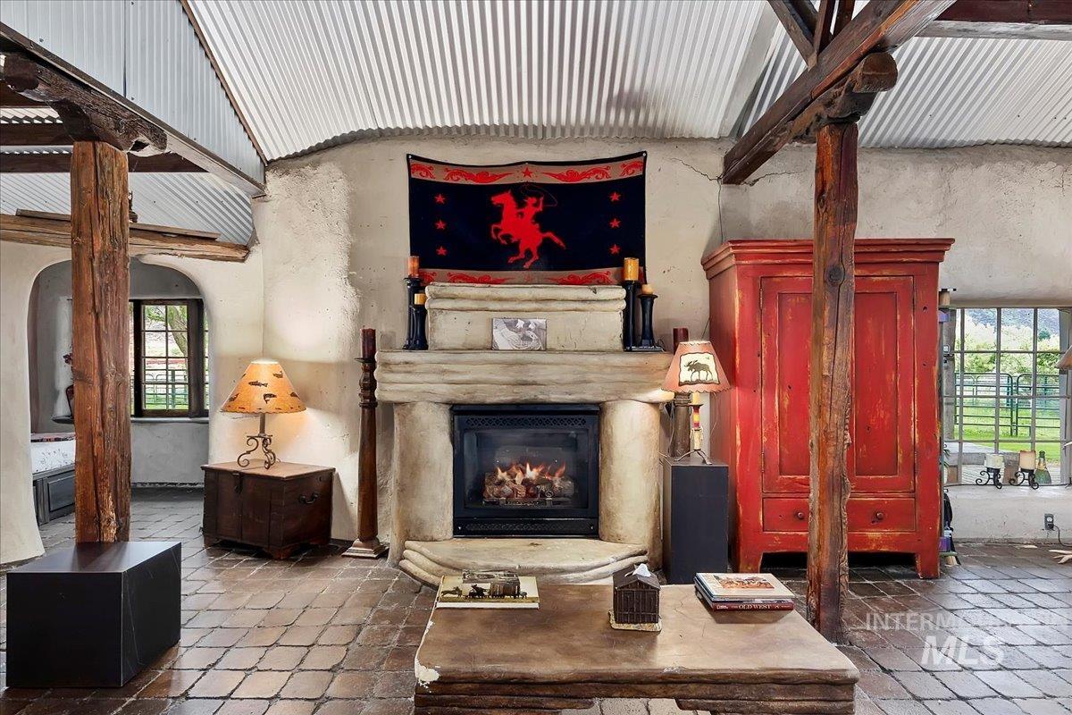 6252 King Hill Canal Road, Bliss, Idaho 83314, 2 Bedrooms, 1 Bathroom, Residential For Sale, Price $1,347,000, 98946596