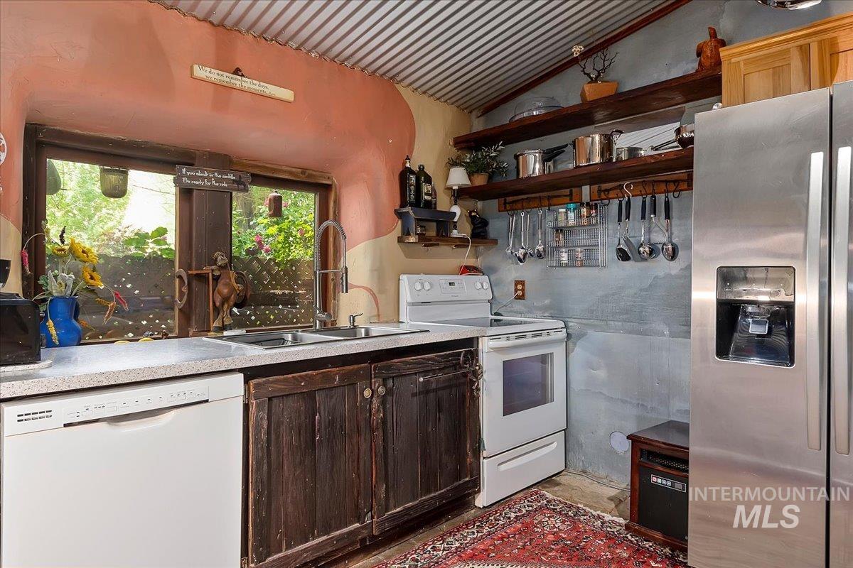 6252 King Hill Canal Road, Bliss, Idaho 83314, 2 Bedrooms, 1 Bathroom, Residential For Sale, Price $1,347,000, 98946596