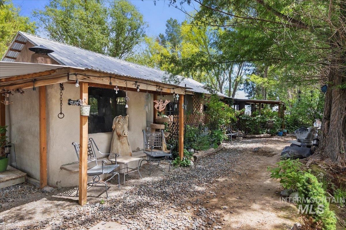 6252 King Hill Canal Road, Bliss, Idaho 83314, 2 Bedrooms, 1 Bathroom, Residential For Sale, Price $1,347,000, 98946596