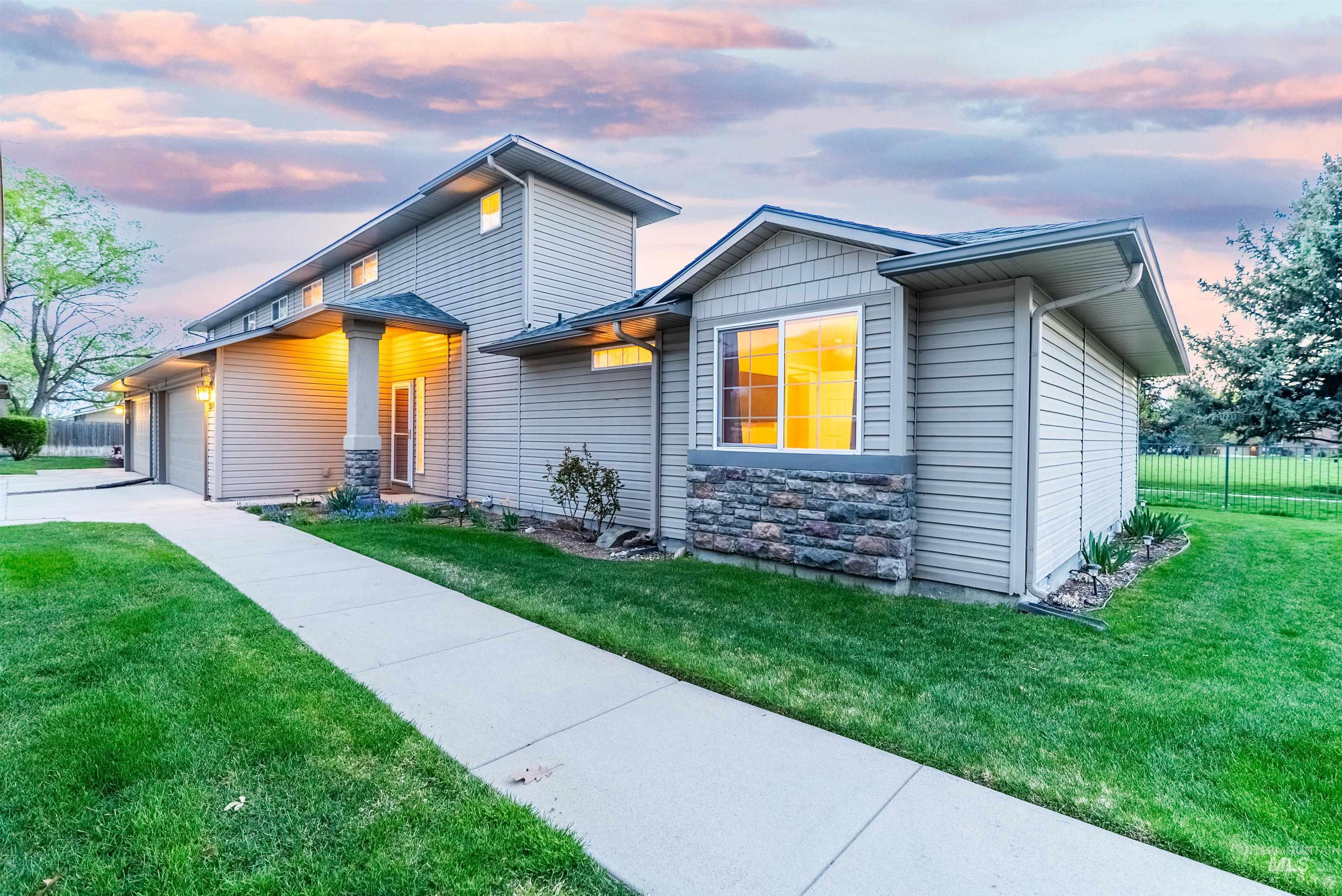 2371 S Phillippi St, Boise, Idaho 83705, 2 Bedrooms, 2 Bathrooms, Residential For Sale, Price $389,500, 98946607
