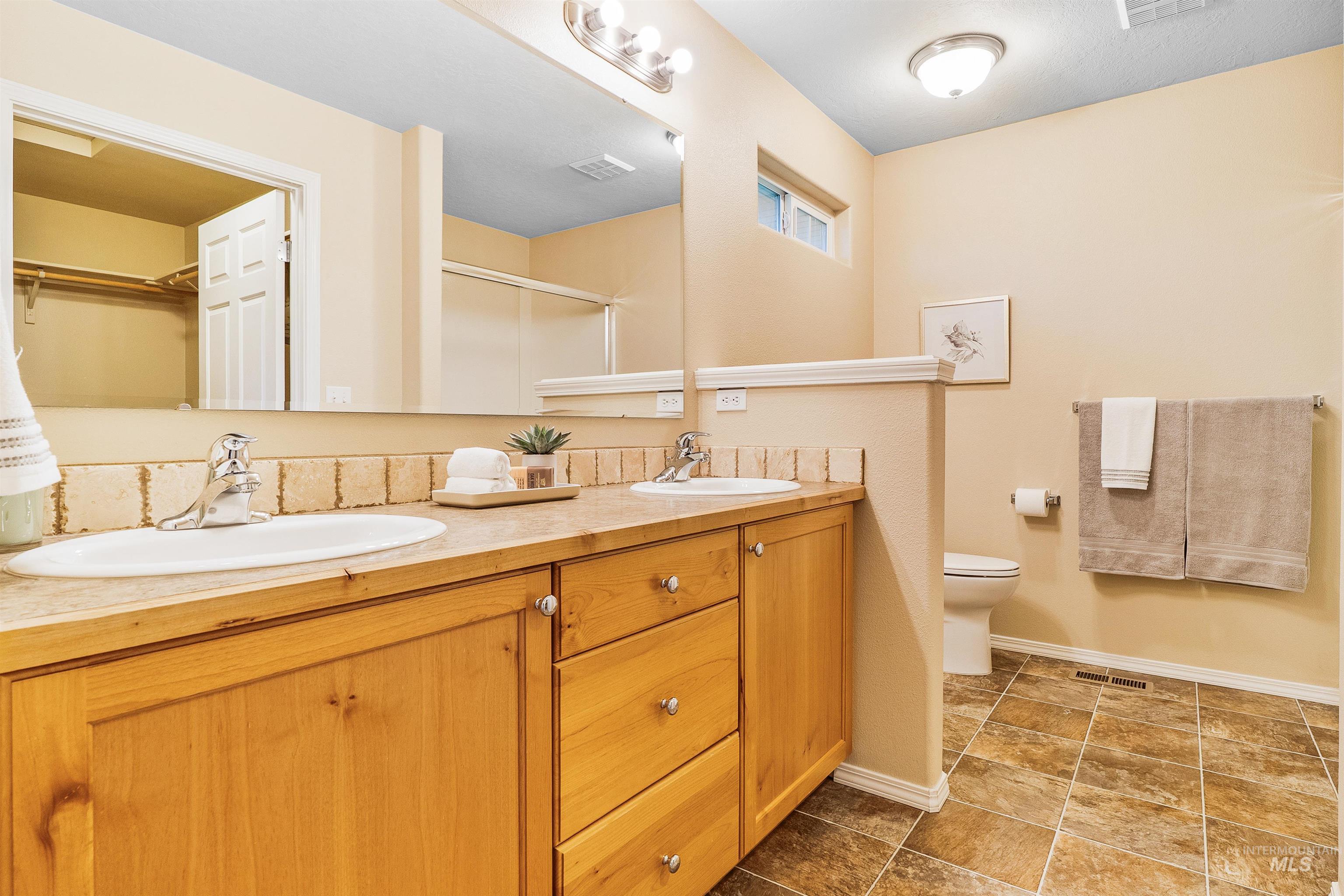 2371 S Phillippi St, Boise, Idaho 83705, 2 Bedrooms, 2 Bathrooms, Residential For Sale, Price $389,500, 98946607