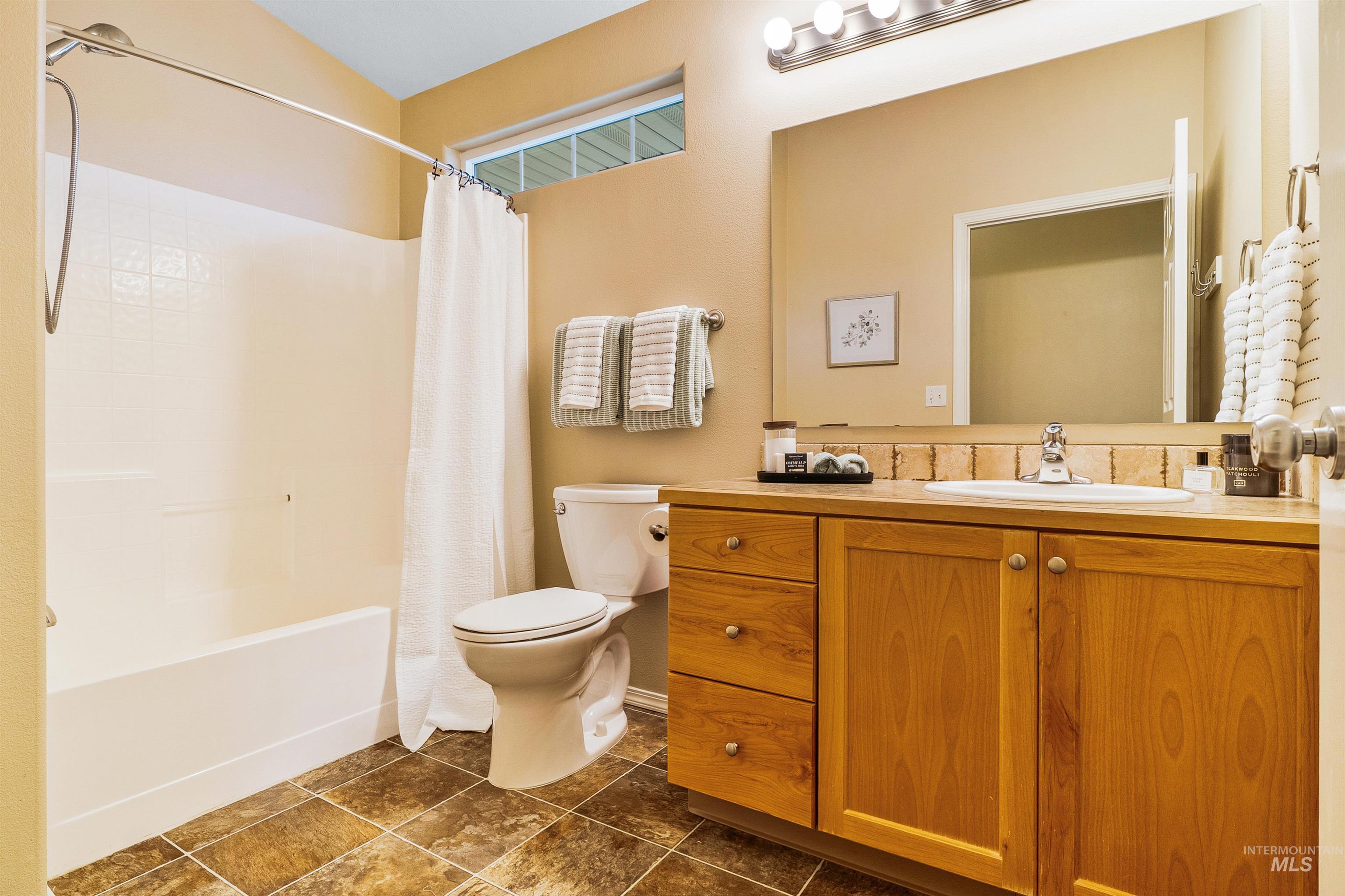 2371 S Phillippi St, Boise, Idaho 83705, 2 Bedrooms, 2 Bathrooms, Residential For Sale, Price $389,500, 98946607