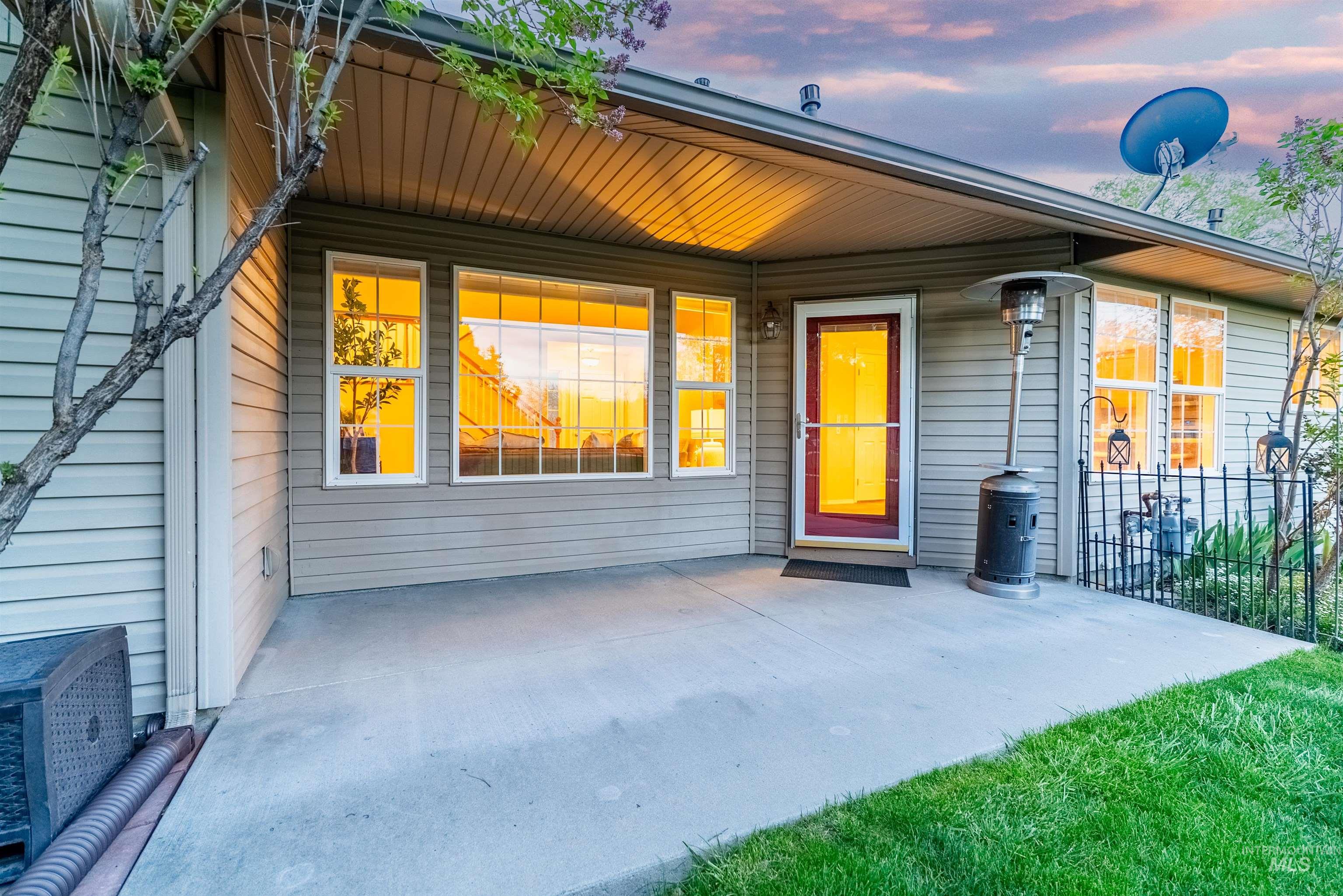 2371 S Phillippi St, Boise, Idaho 83705, 2 Bedrooms, 2 Bathrooms, Residential For Sale, Price $389,500, 98946607