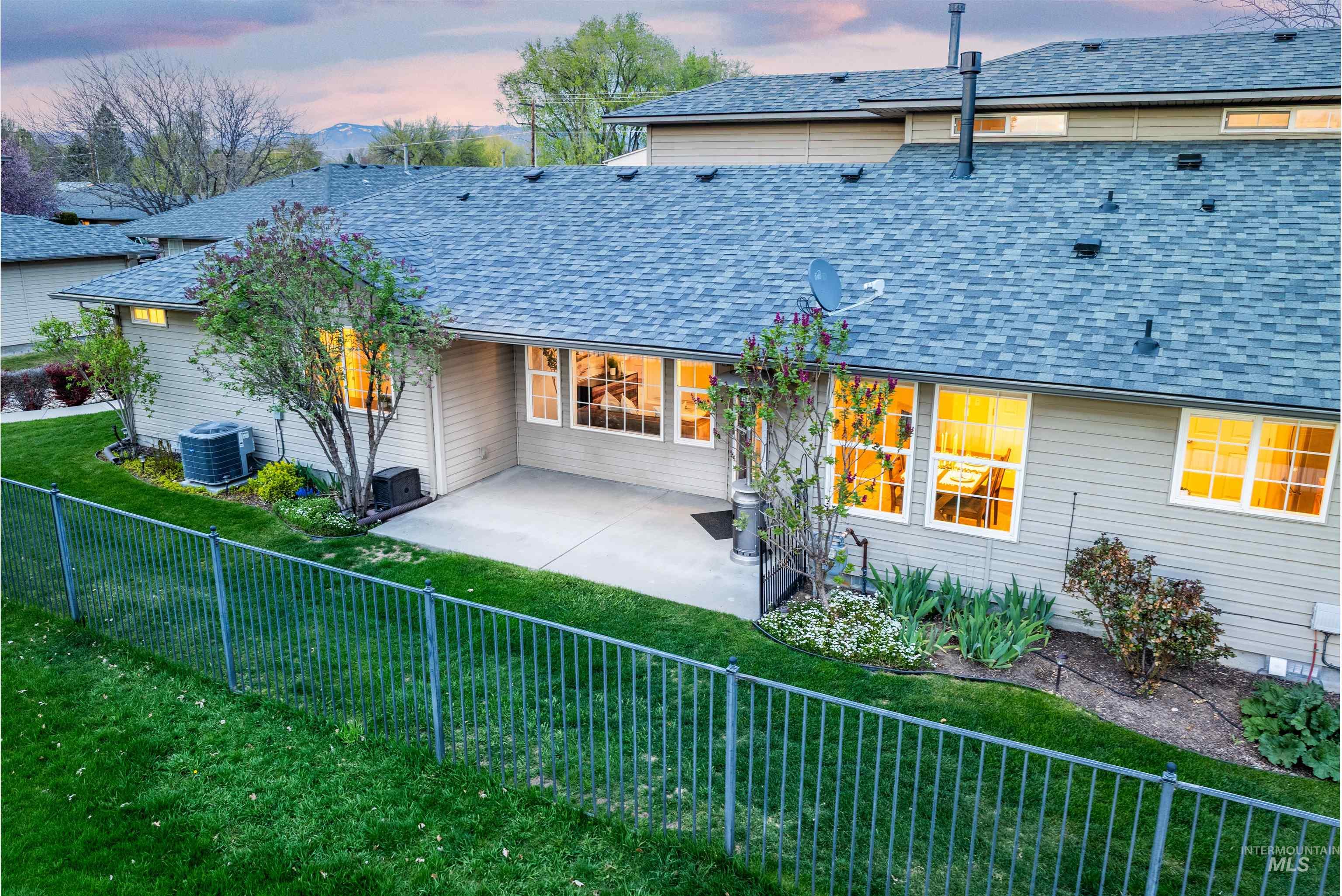 2371 S Phillippi St, Boise, Idaho 83705, 2 Bedrooms, 2 Bathrooms, Residential For Sale, Price $389,500, 98946607