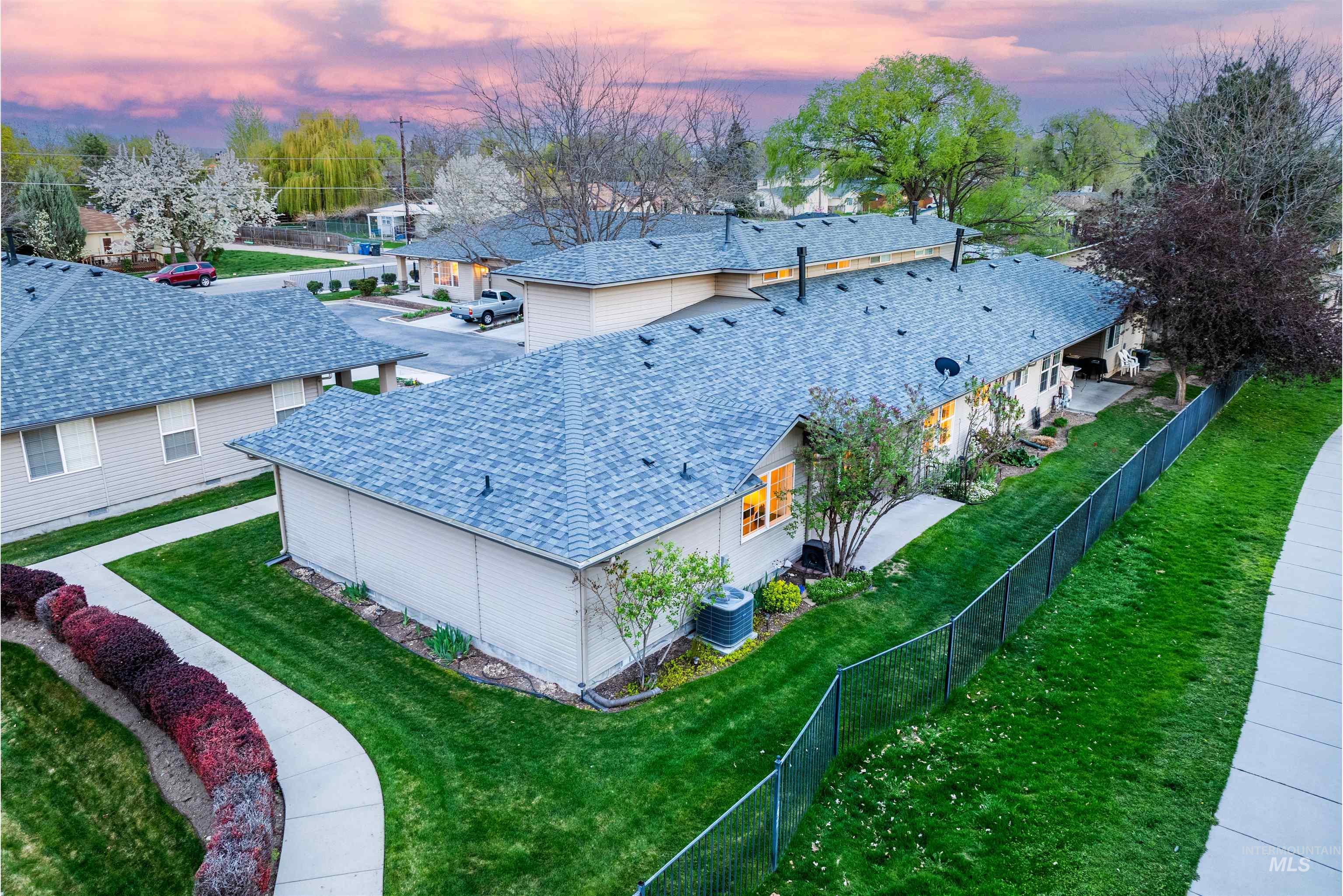 2371 S Phillippi St, Boise, Idaho 83705, 2 Bedrooms, 2 Bathrooms, Residential For Sale, Price $389,500, 98946607