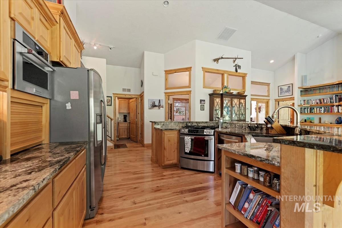 32 Coyote, Garden Valley, Idaho 83622, 3 Bedrooms, 3 Bathrooms, Residential For Sale, Price $1,299,000, 98946617