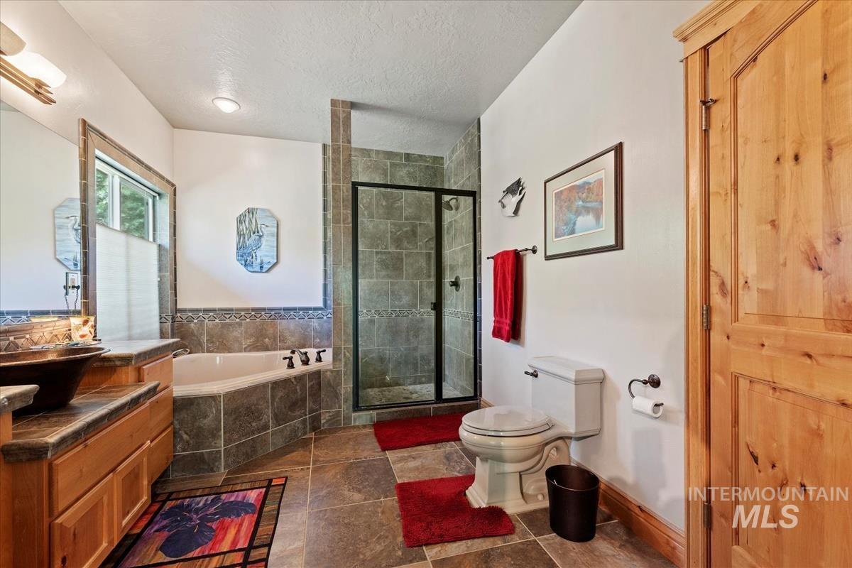 32 Coyote, Garden Valley, Idaho 83622, 3 Bedrooms, 3 Bathrooms, Residential For Sale, Price $1,299,000, 98946617