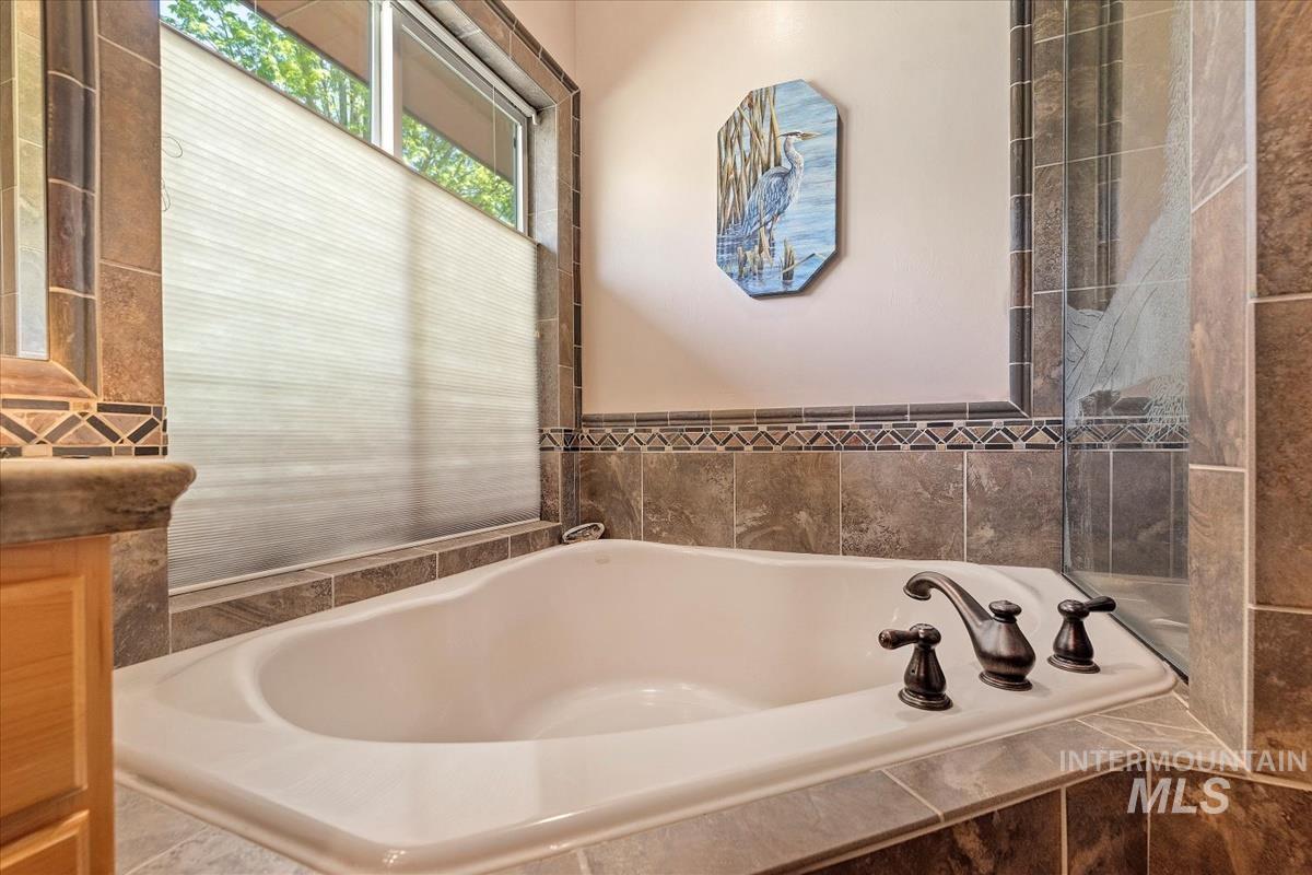 32 Coyote, Garden Valley, Idaho 83622, 3 Bedrooms, 3 Bathrooms, Residential For Sale, Price $1,299,000, 98946617
