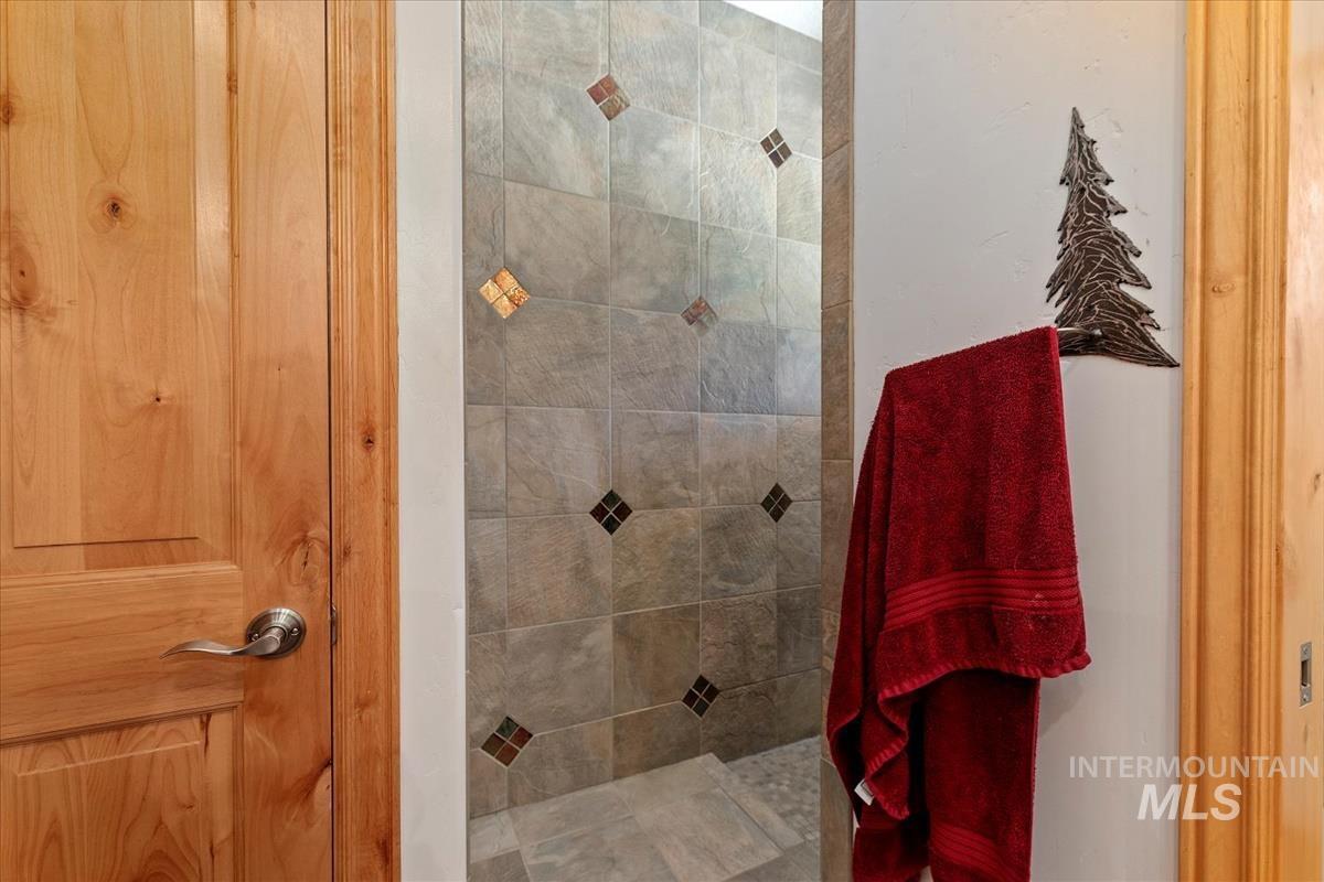 32 Coyote, Garden Valley, Idaho 83622, 3 Bedrooms, 3 Bathrooms, Residential For Sale, Price $1,299,000, 98946617