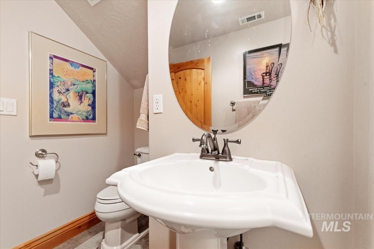 32 Coyote, Garden Valley, Idaho 83622, 3 Bedrooms, 3 Bathrooms, Residential For Sale, Price $1,299,000, 98946617