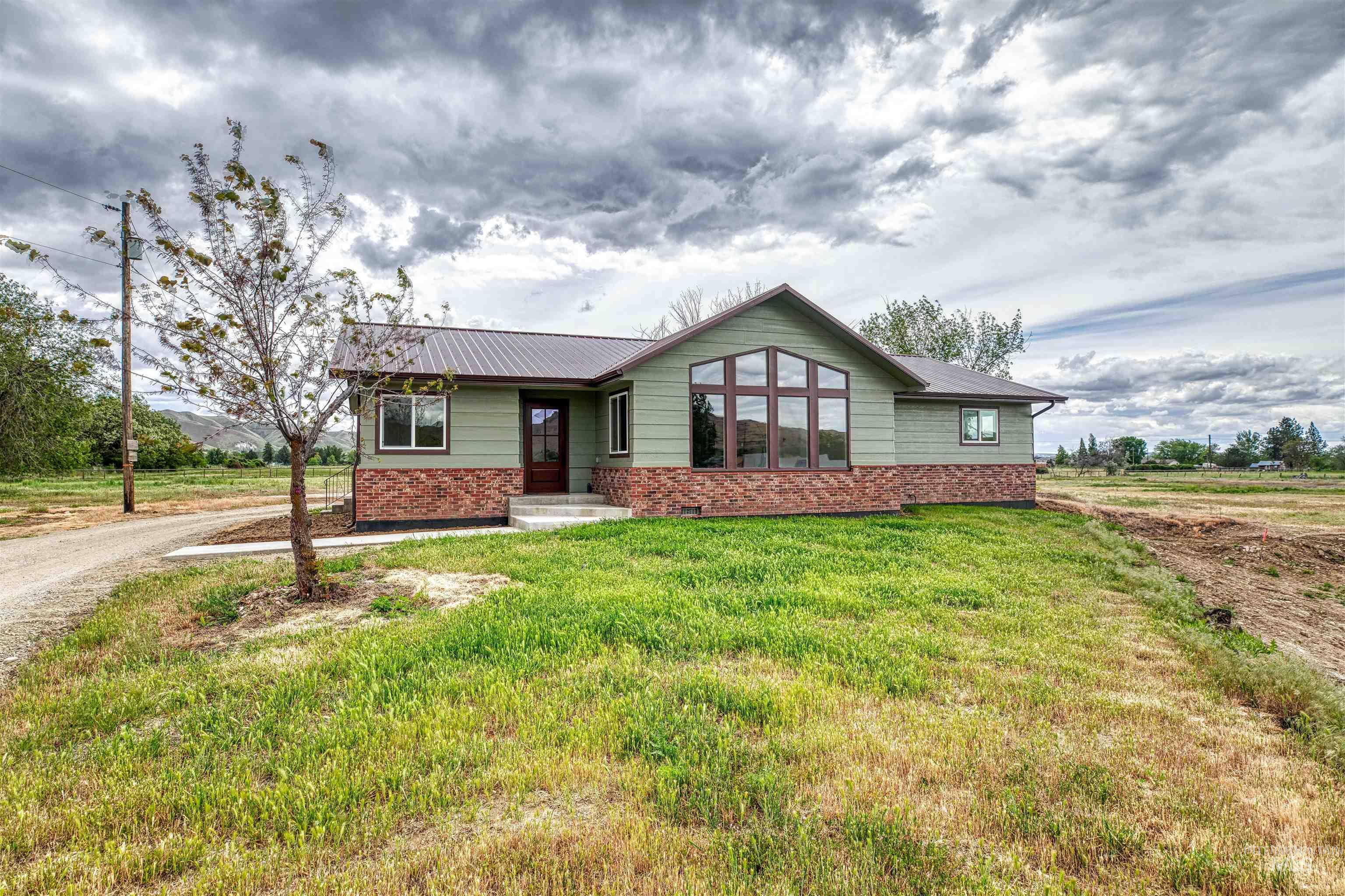 3131 Fuller Rd, Emmett, Idaho 83617, 3 Bedrooms, 2.5 Bathrooms, Residential For Sale, Price $825,000, 98946636