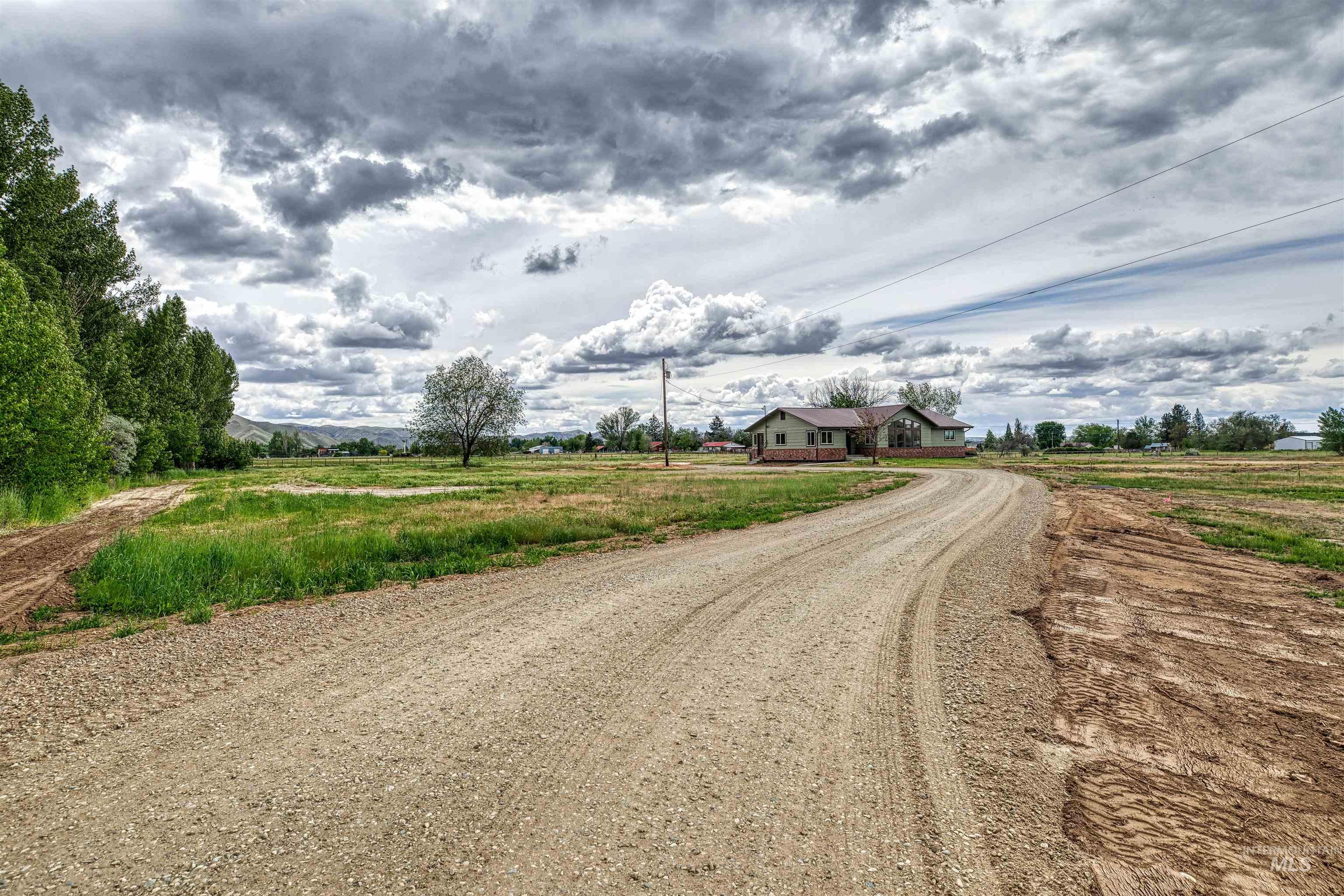 3131 Fuller Rd, Emmett, Idaho 83617, 3 Bedrooms, 2.5 Bathrooms, Residential For Sale, Price $825,000, 98946636