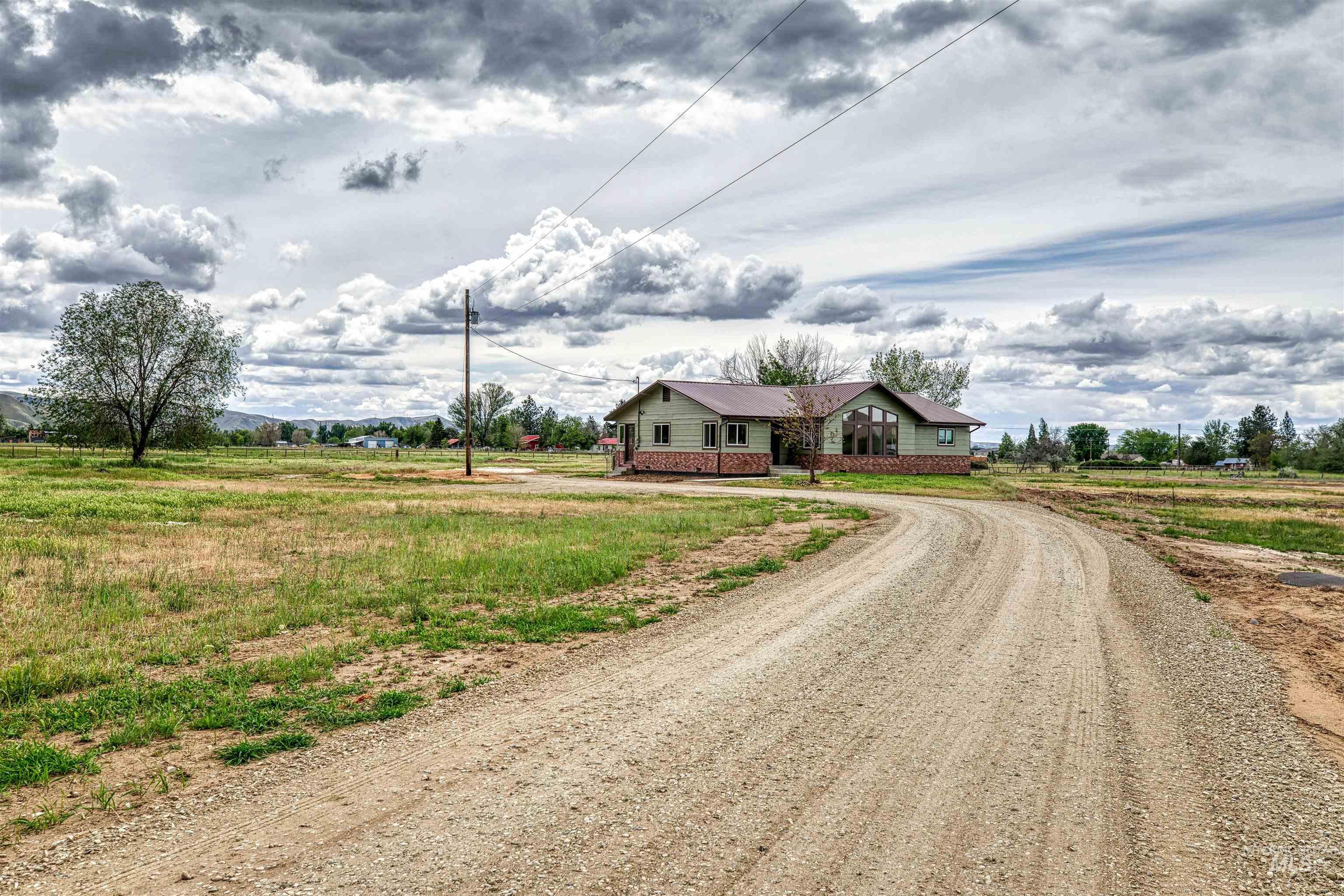 3131 Fuller Rd, Emmett, Idaho 83617, 3 Bedrooms, 2.5 Bathrooms, Residential For Sale, Price $825,000, 98946636