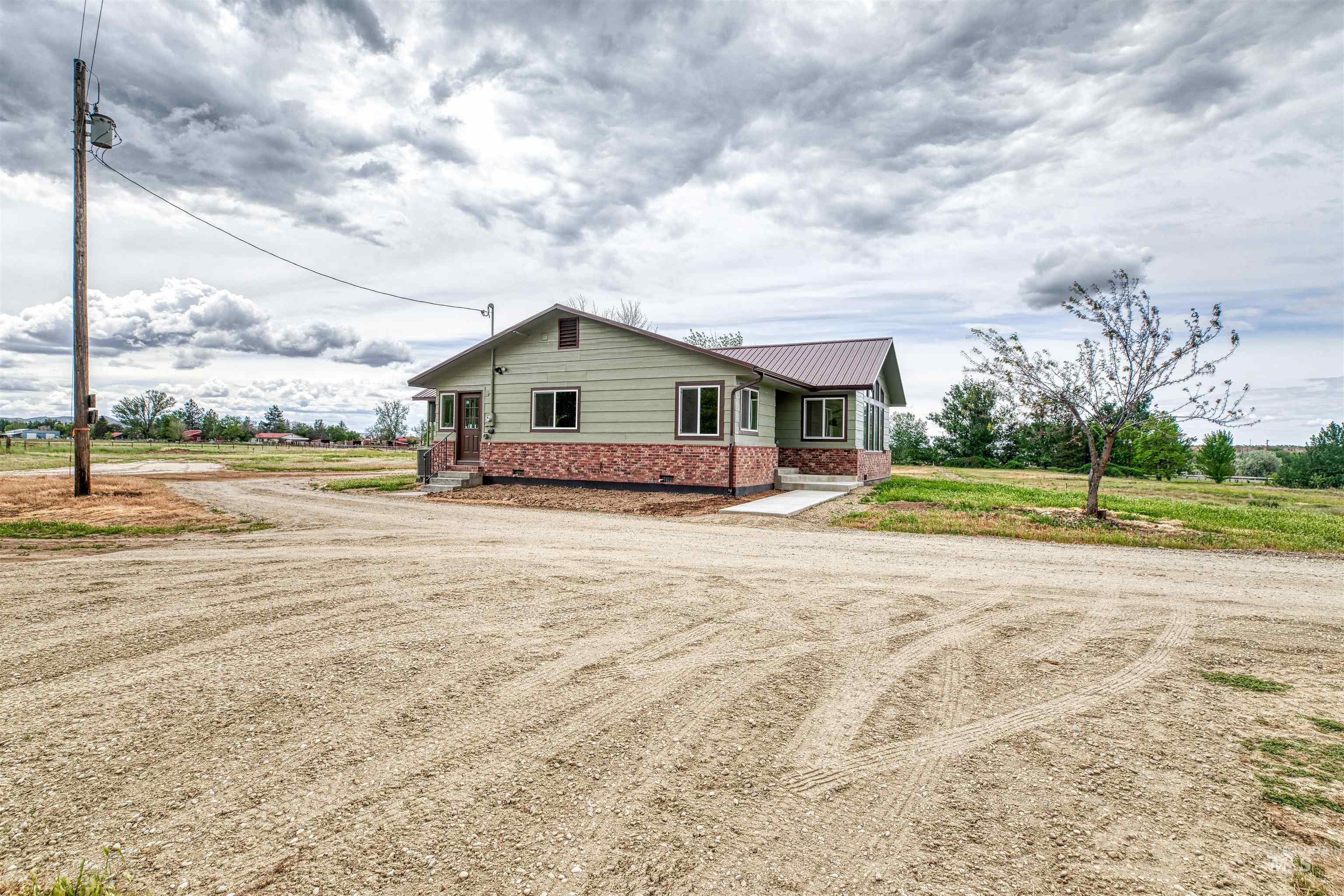 3131 Fuller Rd, Emmett, Idaho 83617, 3 Bedrooms, 2.5 Bathrooms, Residential For Sale, Price $825,000, 98946636