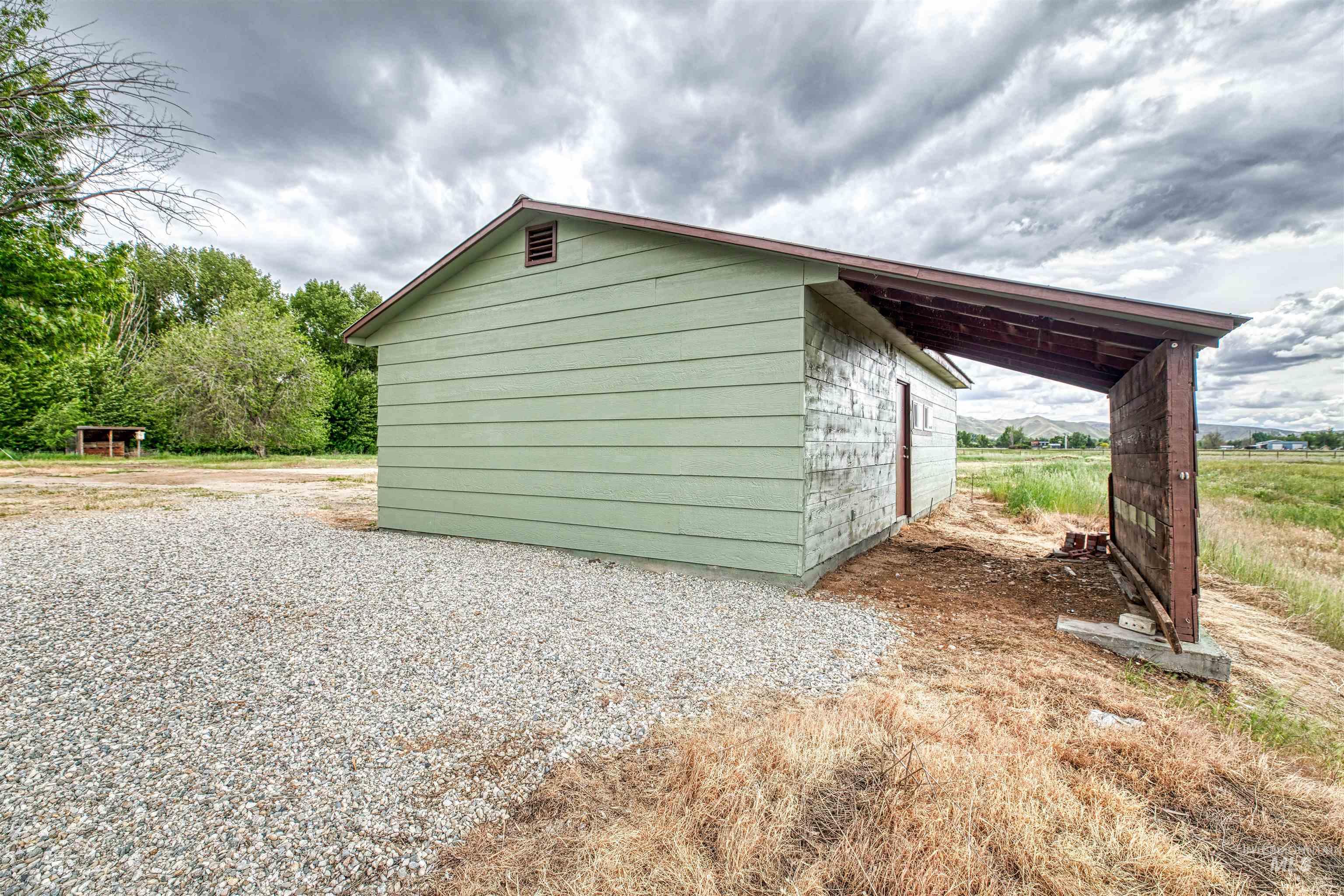 3131 Fuller Rd, Emmett, Idaho 83617, 3 Bedrooms, 2.5 Bathrooms, Residential For Sale, Price $825,000, 98946636
