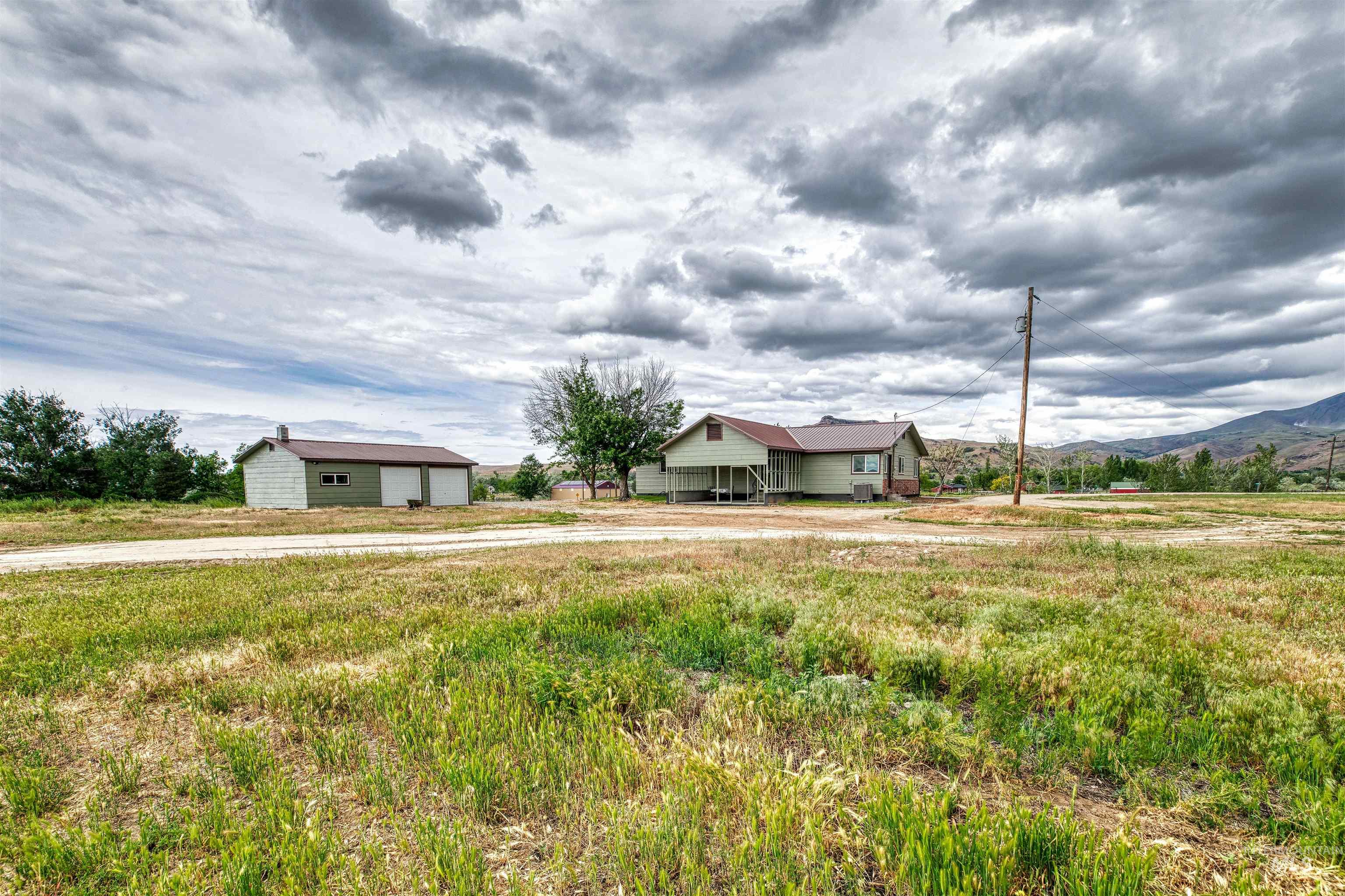 3131 Fuller Rd, Emmett, Idaho 83617, 3 Bedrooms, 2.5 Bathrooms, Residential For Sale, Price $825,000, 98946636