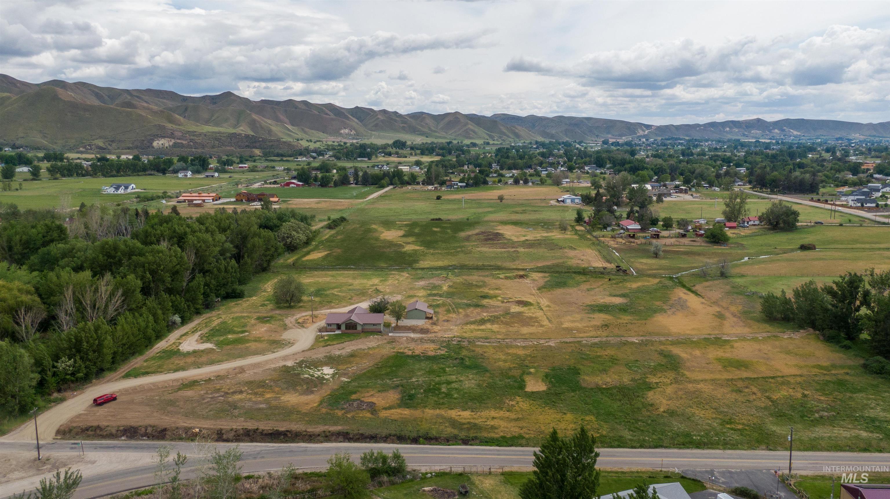 3131 Fuller Rd, Emmett, Idaho 83617, 3 Bedrooms, 2.5 Bathrooms, Residential For Sale, Price $825,000, 98946636