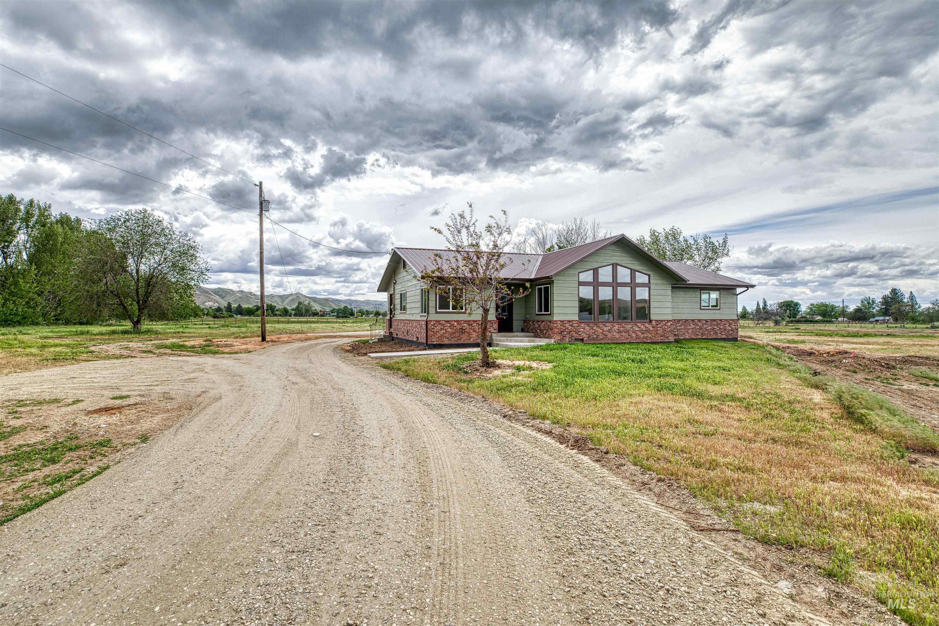 3131 Fuller Rd, Emmett, Idaho 83617, 3 Bedrooms, 2.5 Bathrooms, Residential For Sale, Price $825,000, 98946636